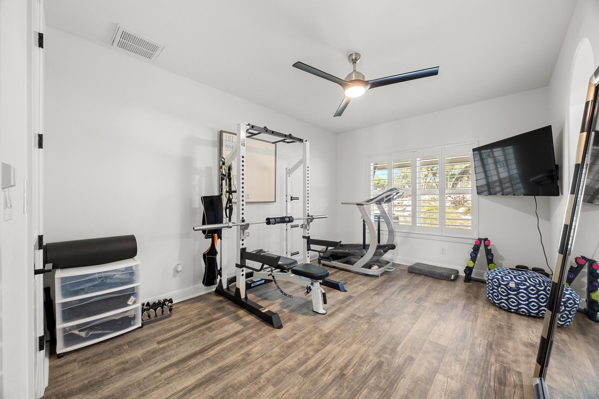 9008 Hobby Ln, Jonestown, TX 78645