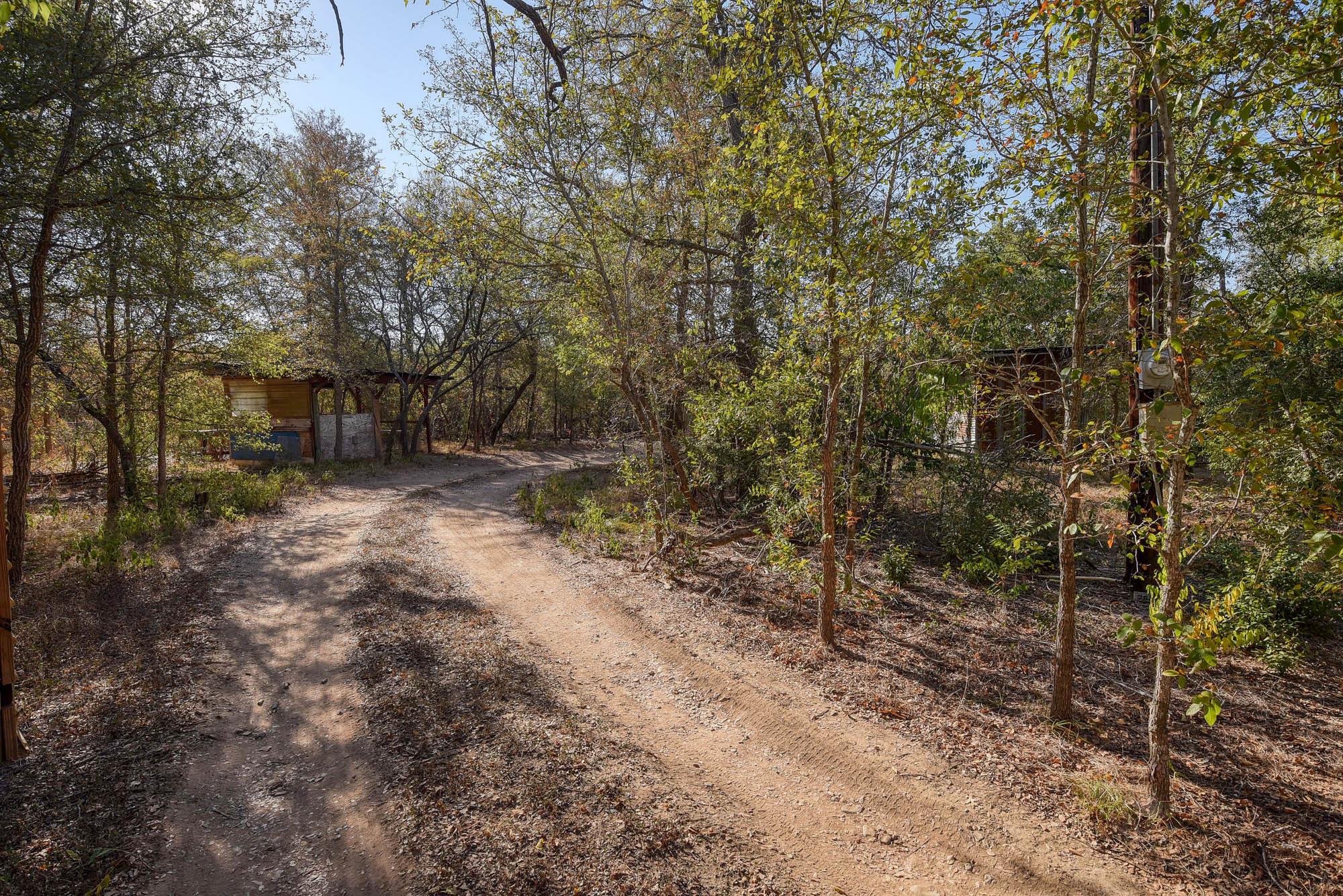 183 Clover Rd, Cedar Creek, TX 78612