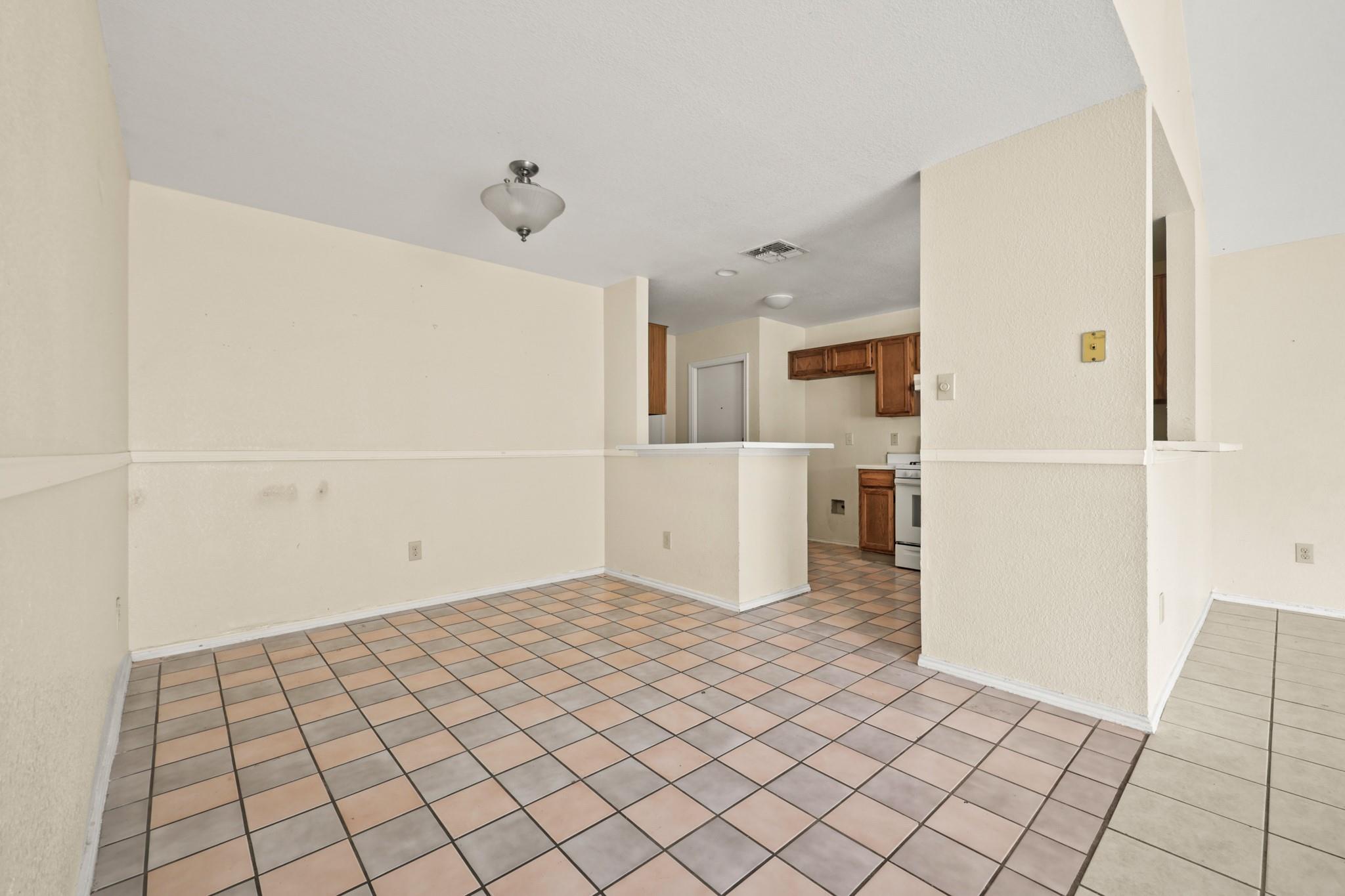 607 Saunders Dr, Round Rock, TX 78664