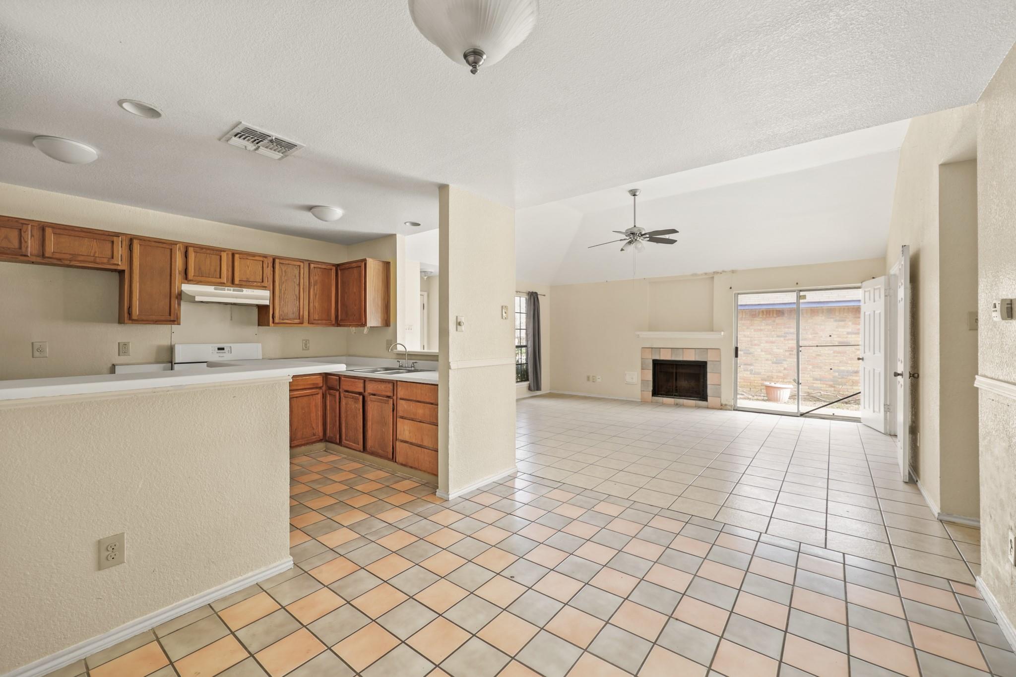 607 Saunders Dr, Round Rock, TX 78664