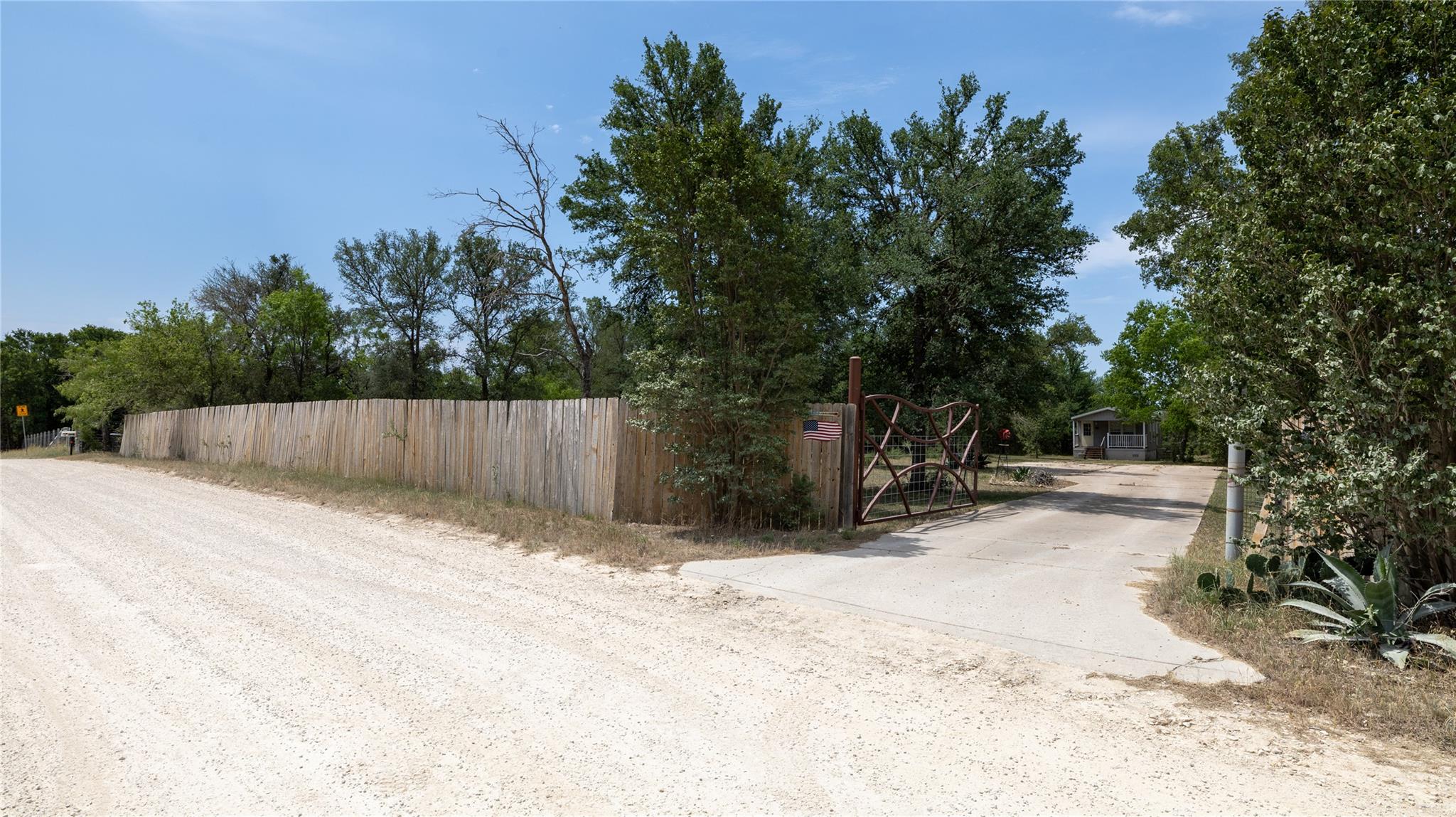 1400 Seminole Trl, Dale, TX 78616
