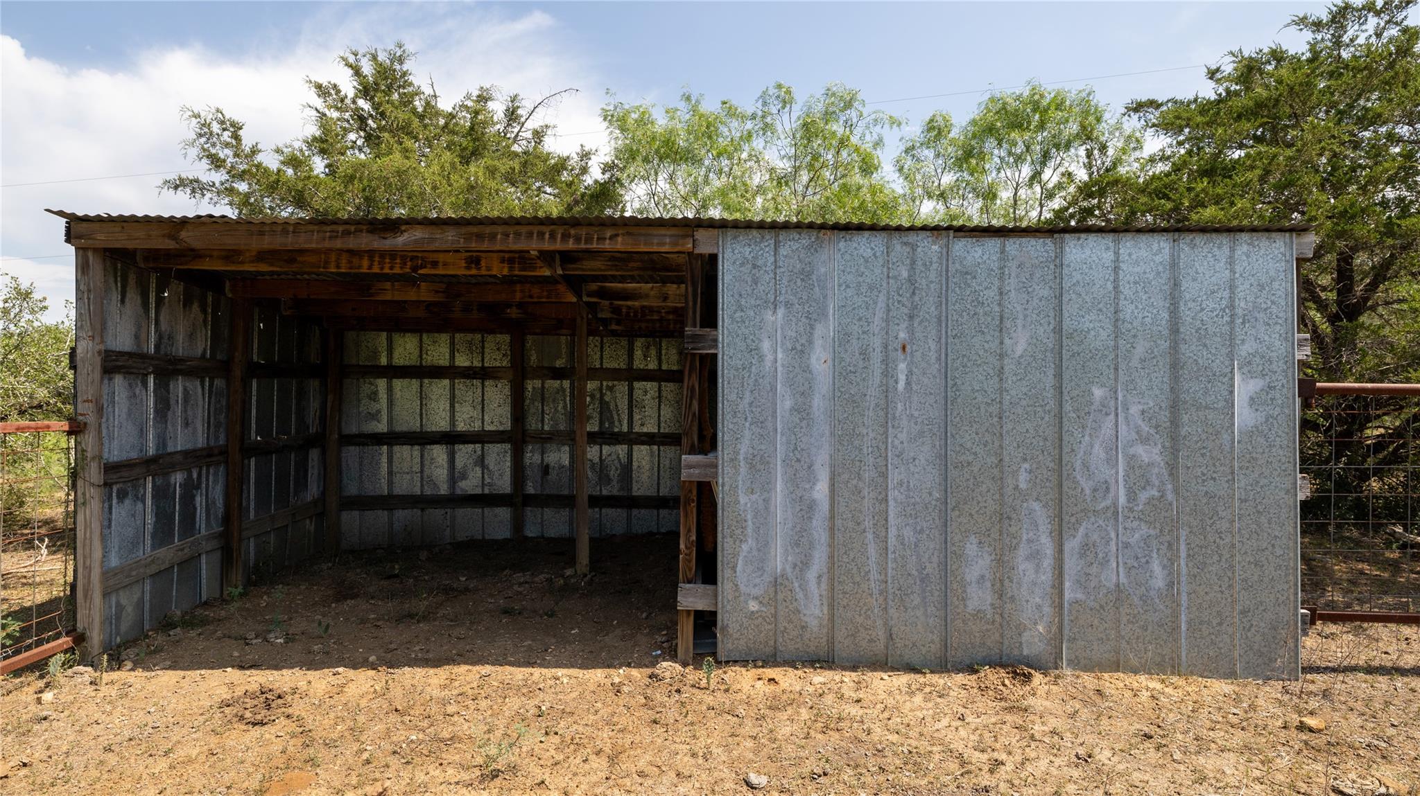 1400 Seminole Trl, Dale, TX 78616