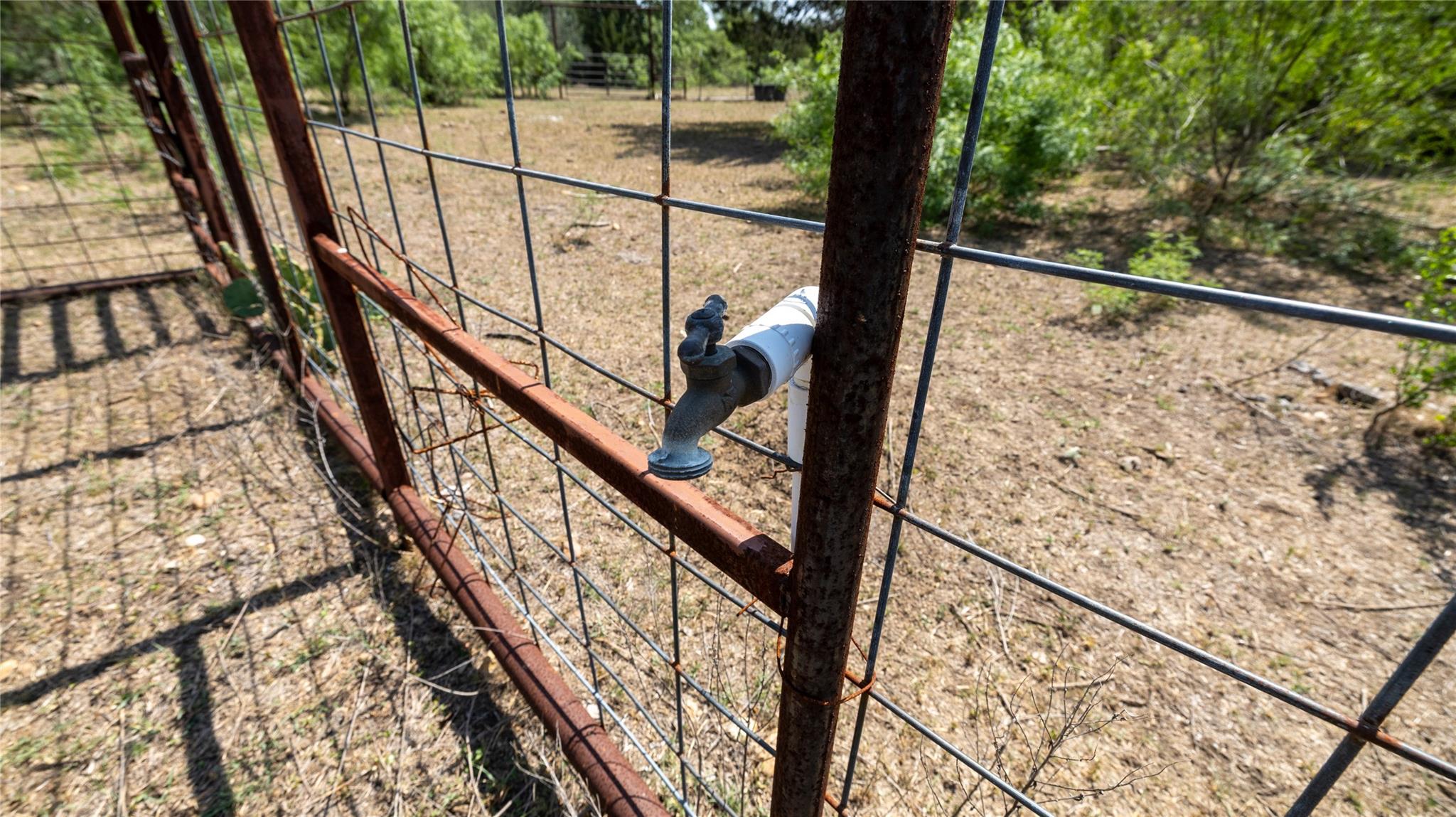 1400 Seminole Trl, Dale, TX 78616