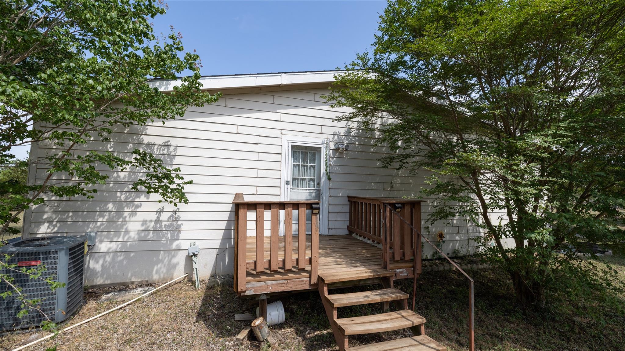 1400 Seminole Trl, Dale, TX 78616