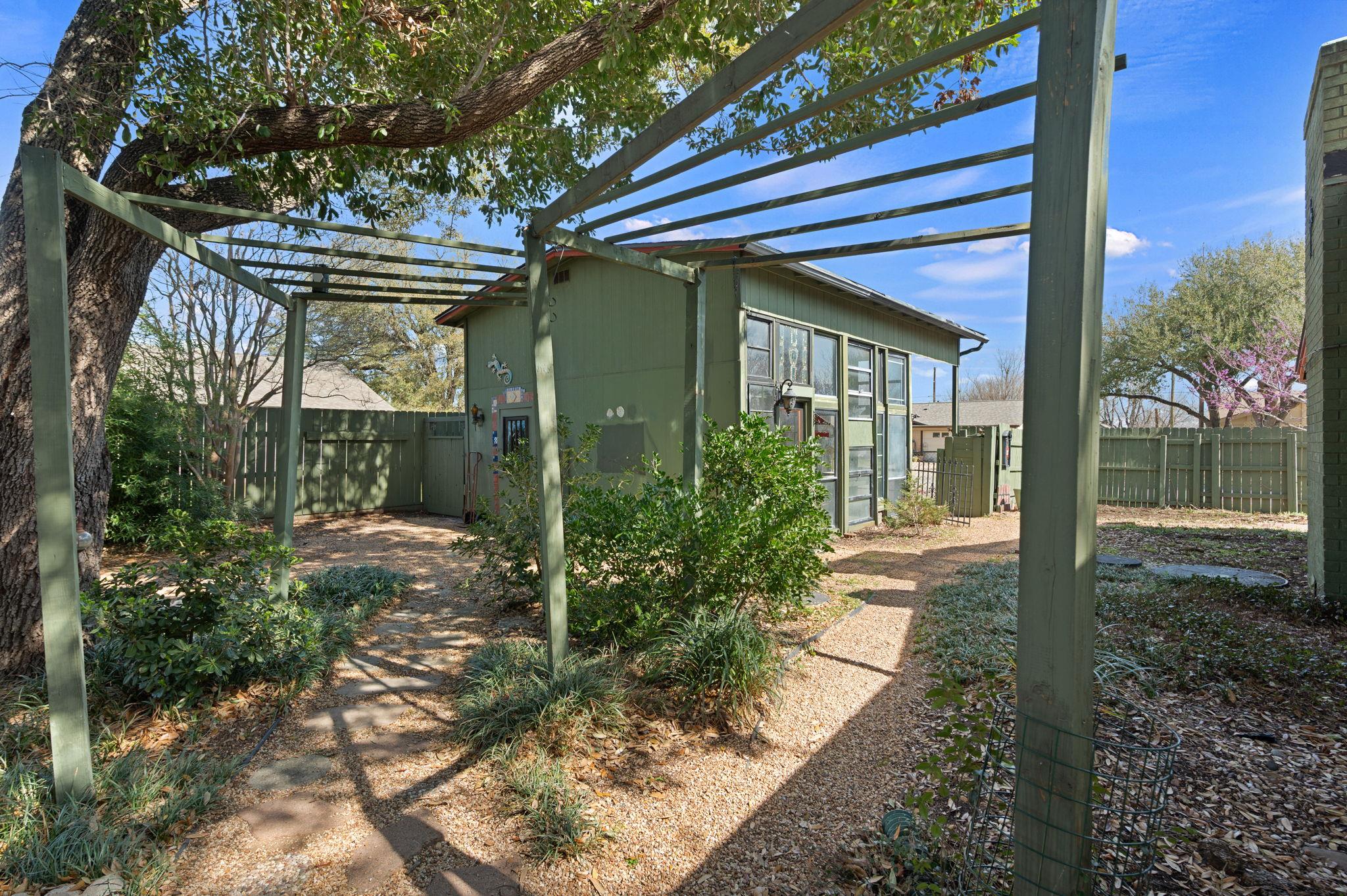 1400 Summit Cir, Taylor, TX 76574