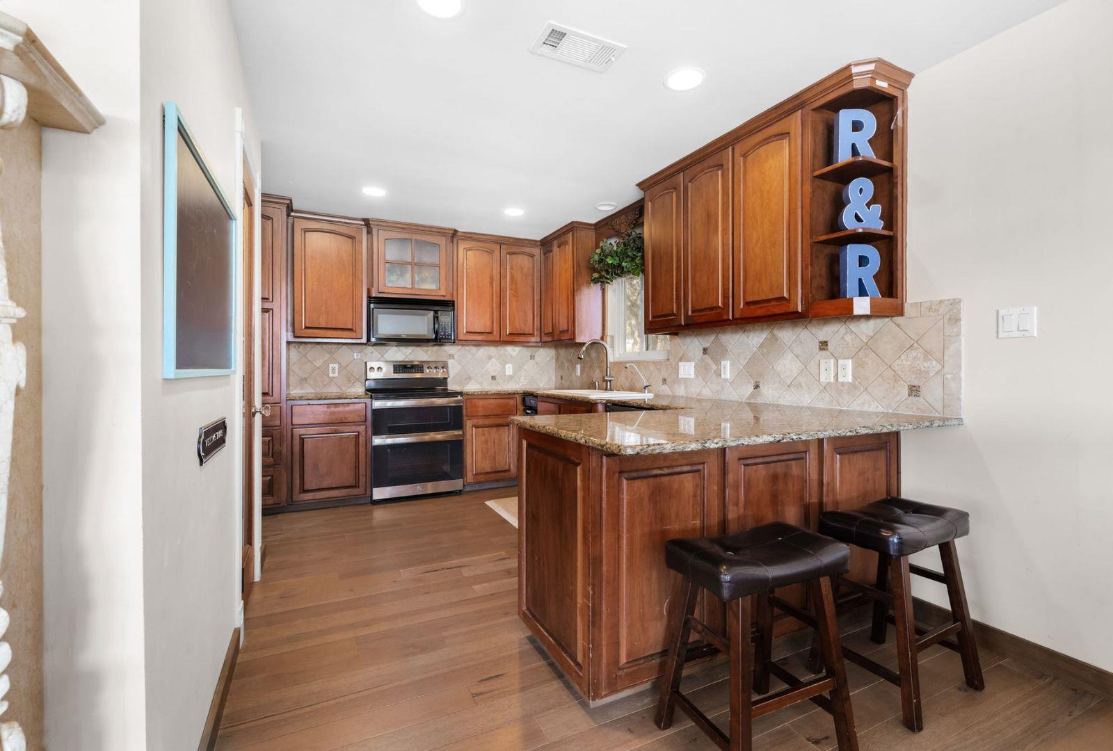 8101 Sharon Rd, Volente, TX 78641