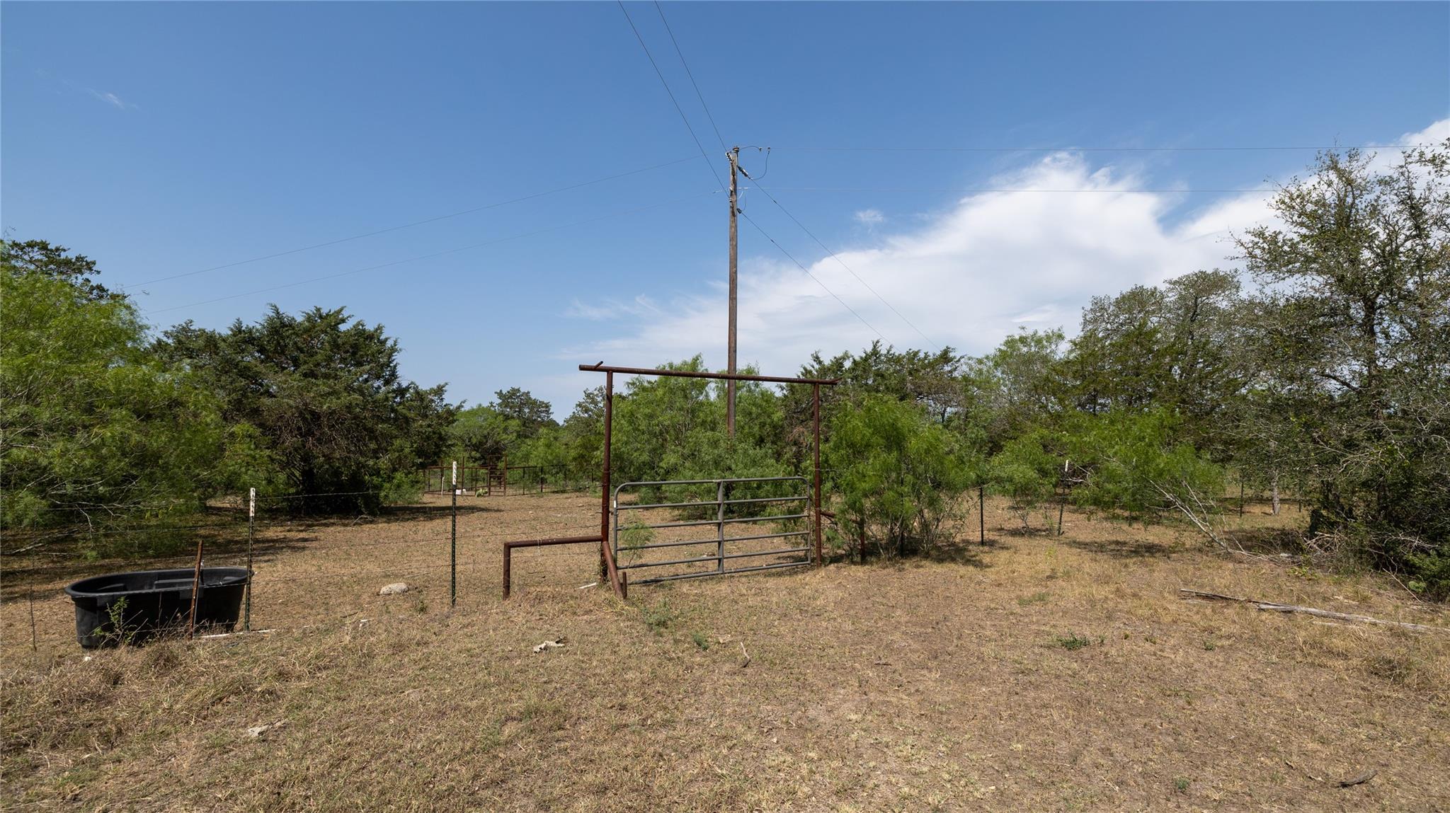 1400 Seminole Trl, Dale, TX 78616