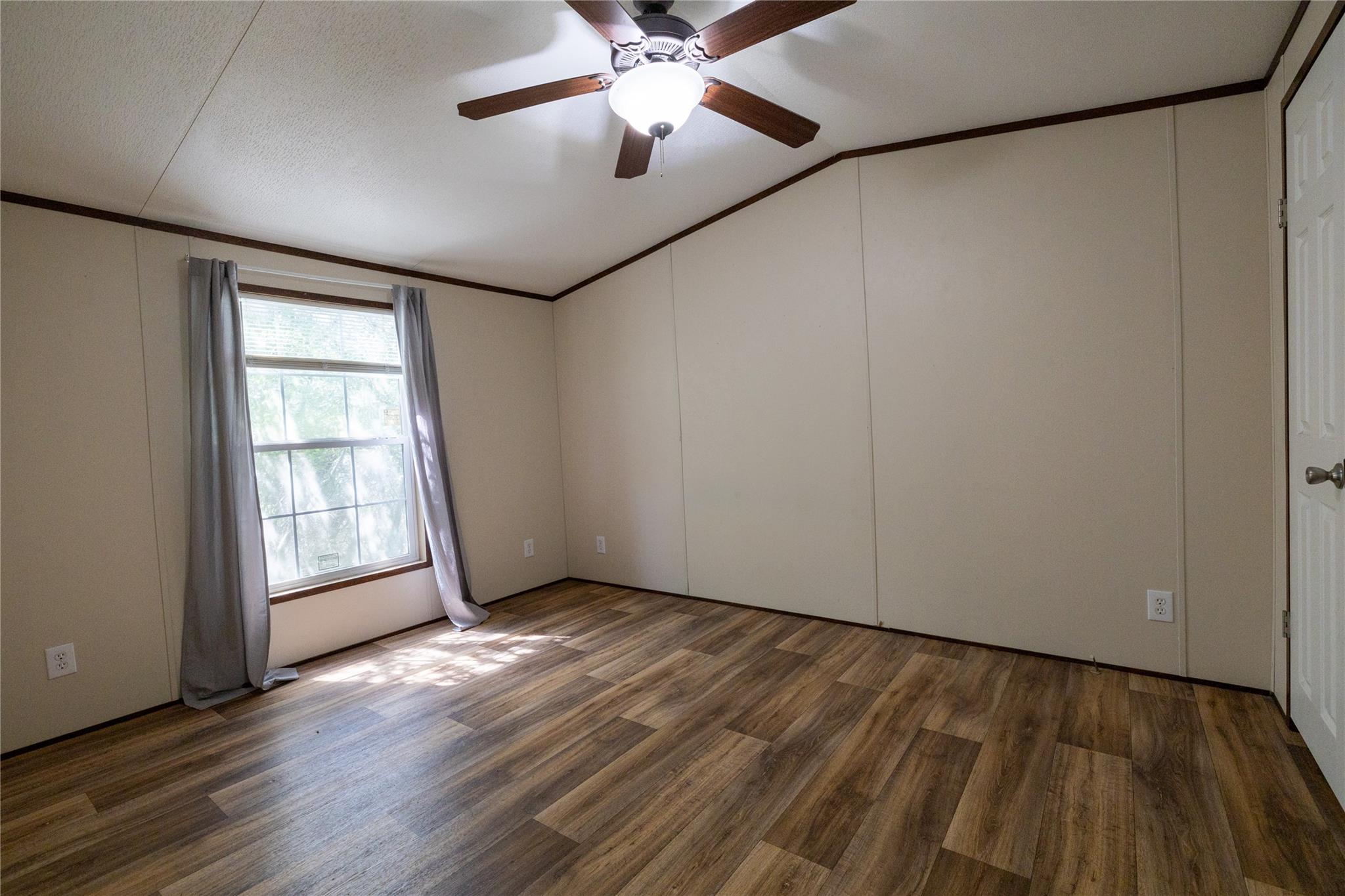 1400 Seminole Trl, Dale, TX 78616