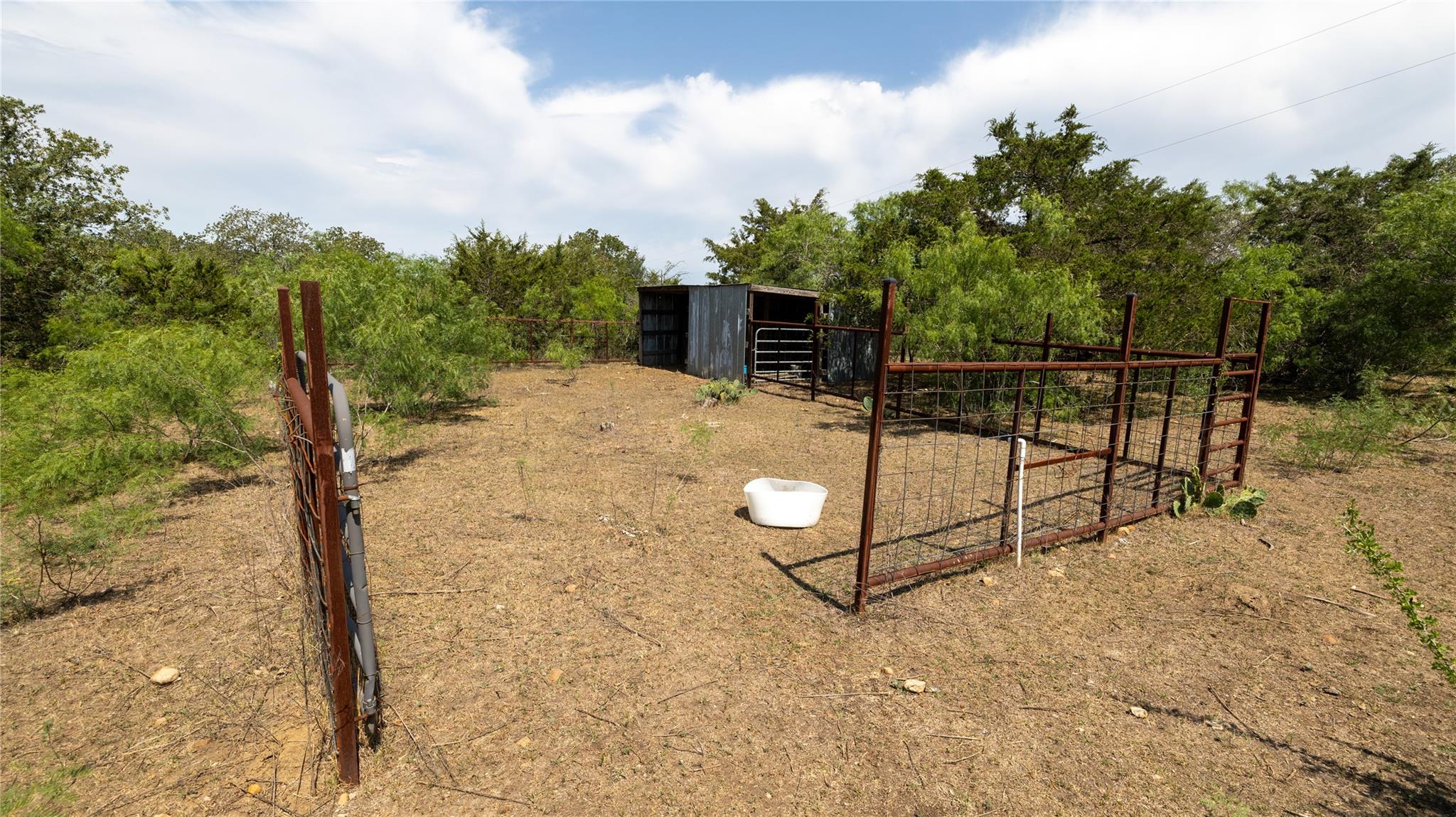 1400 Seminole Trl, Dale, TX 78616