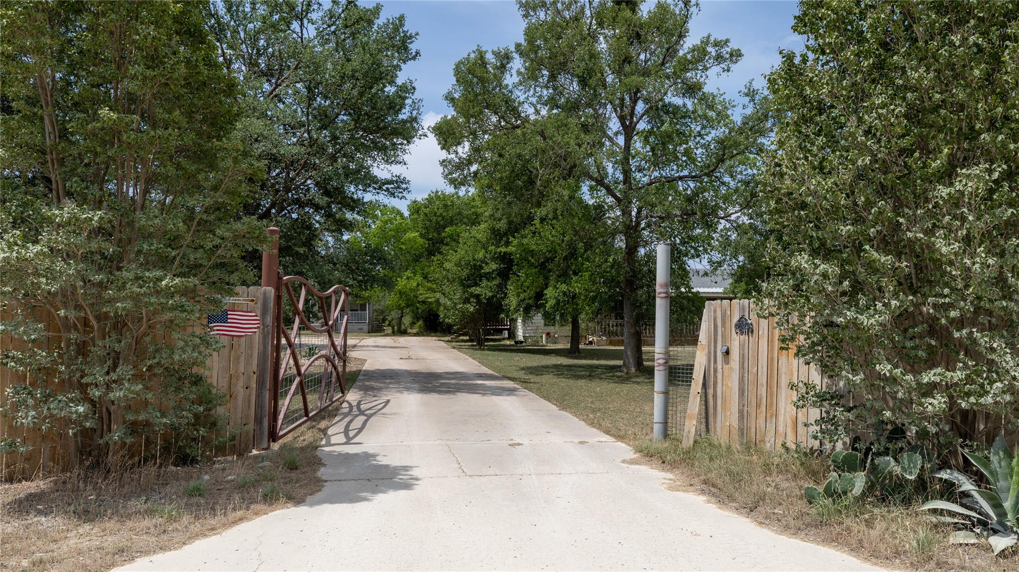 1400 Seminole Trl, Dale, TX 78616