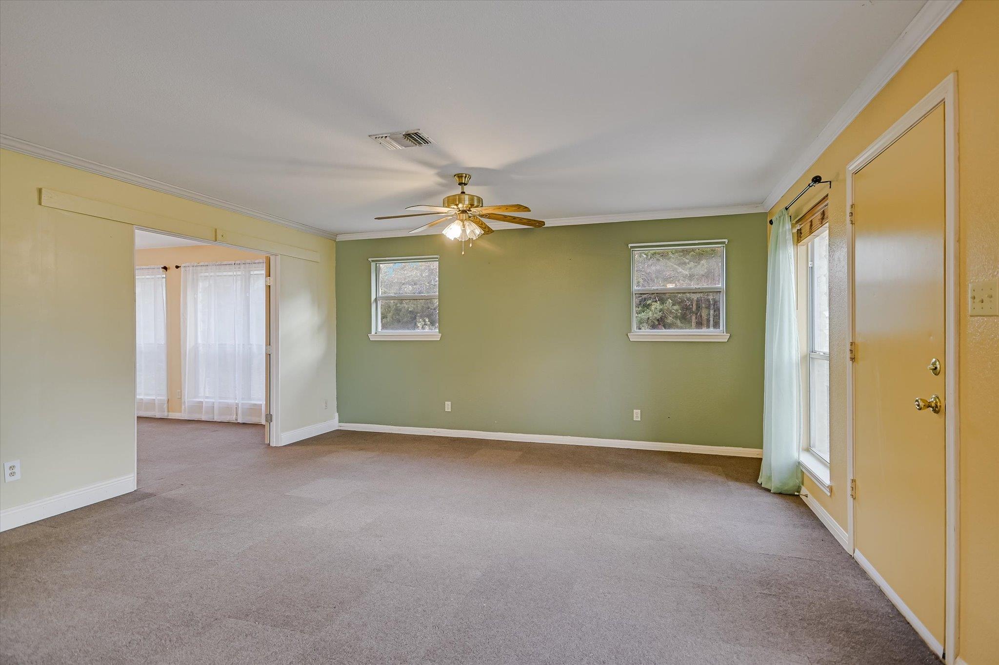 309 Stolle Ln, Flatonia, TX 78941