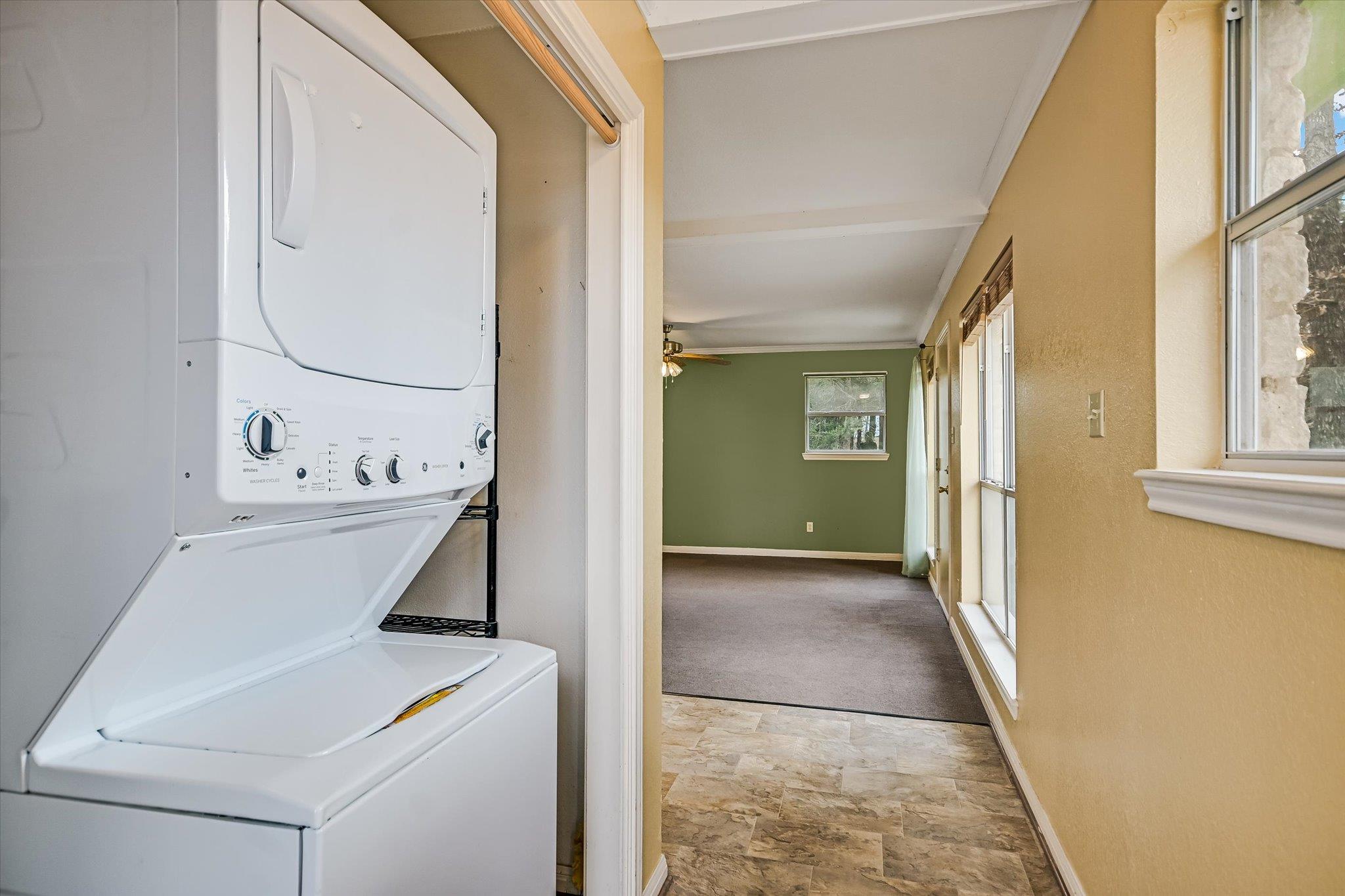 309 Stolle Ln, Flatonia, TX 78941