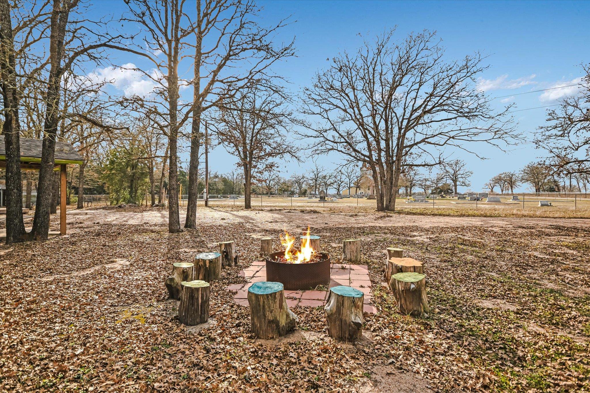 309 Stolle Ln, Flatonia, TX 78941