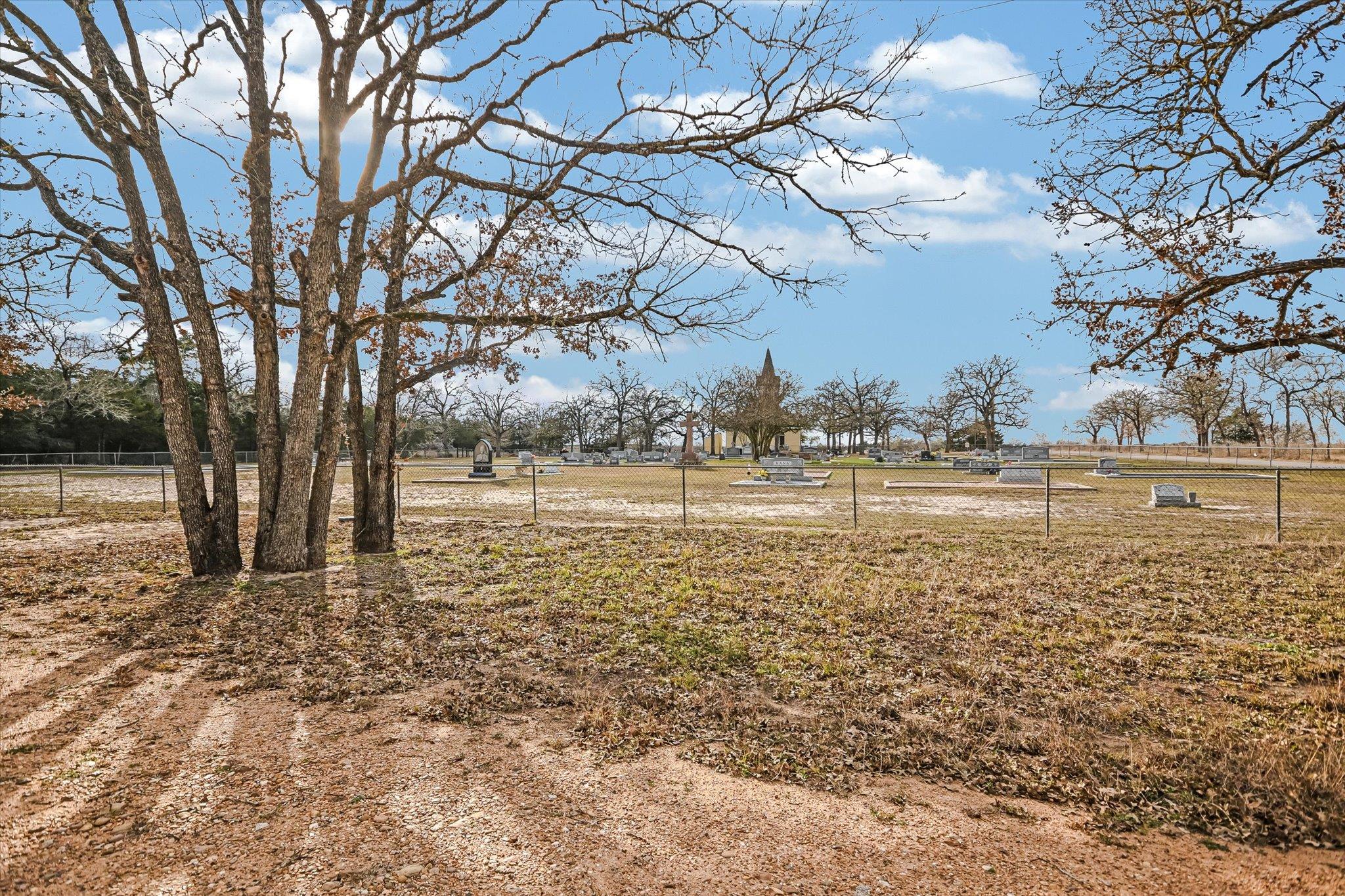 309 Stolle Ln, Flatonia, TX 78941