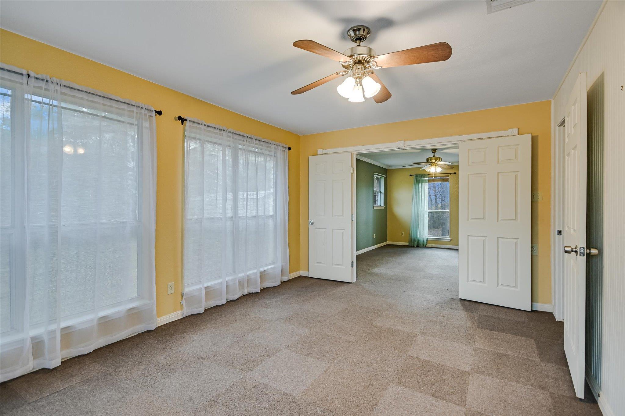 309 Stolle Ln, Flatonia, TX 78941