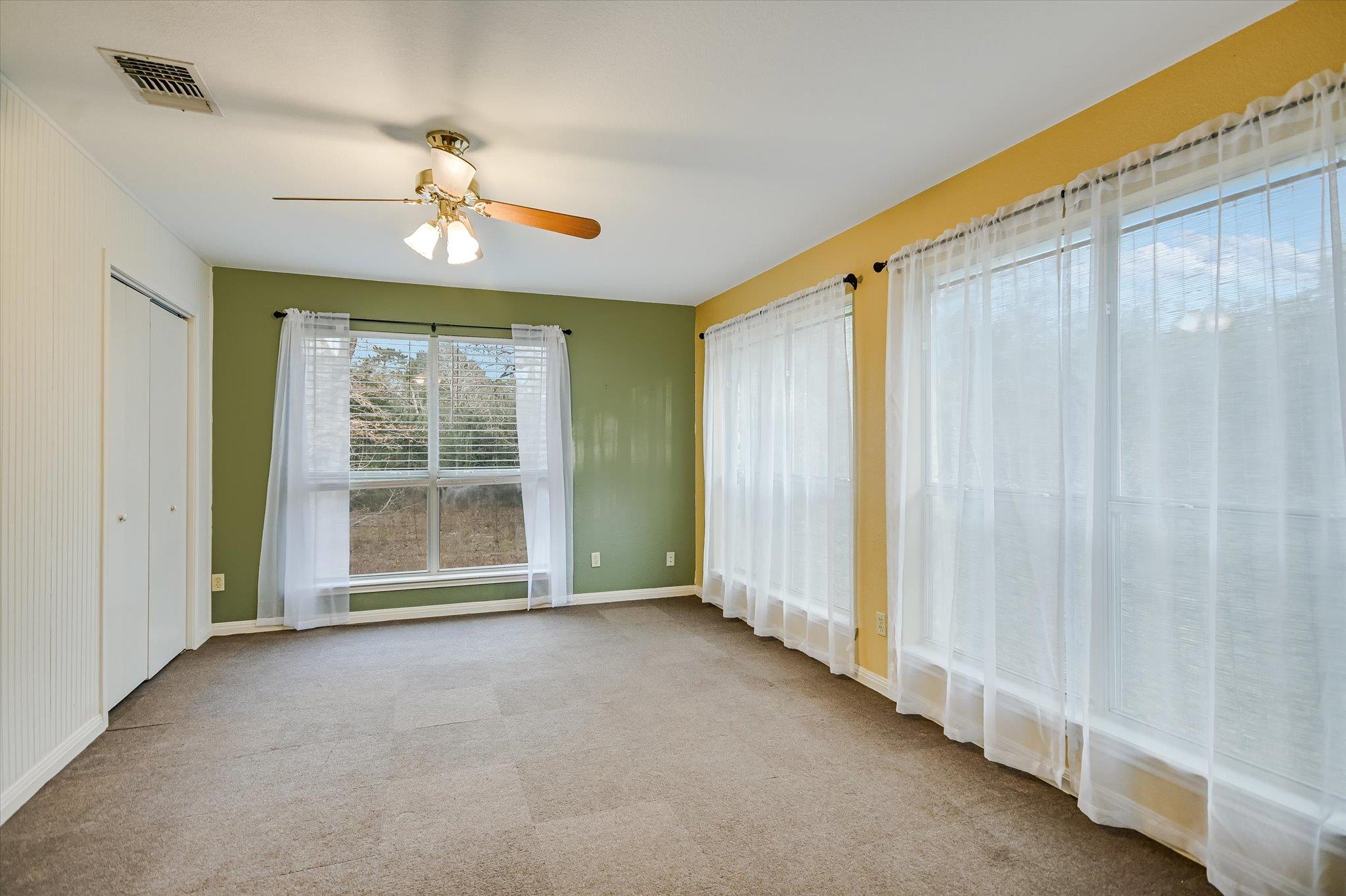 309 Stolle Ln, Flatonia, TX 78941