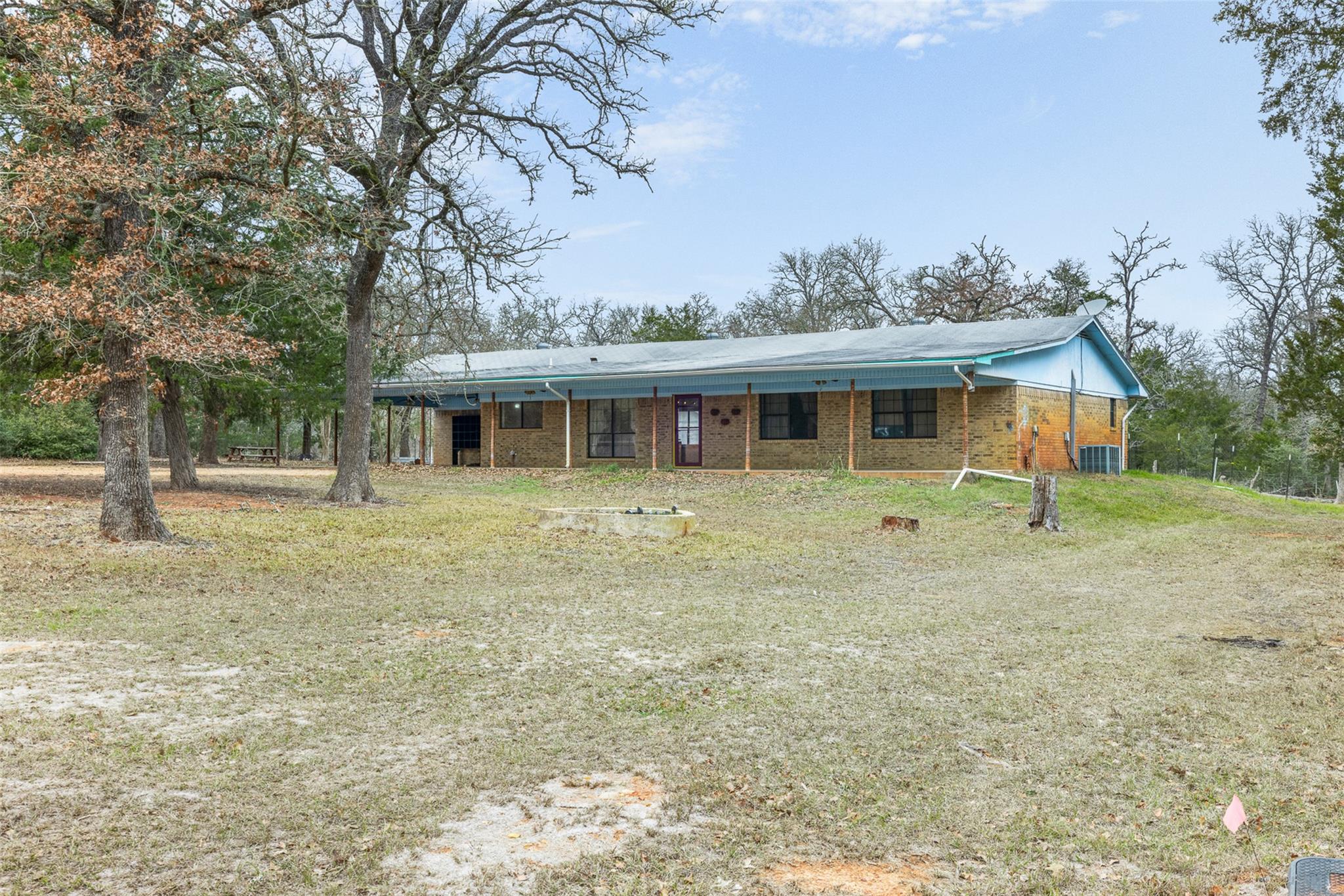 150 Turner Ln, Paige, TX 78659