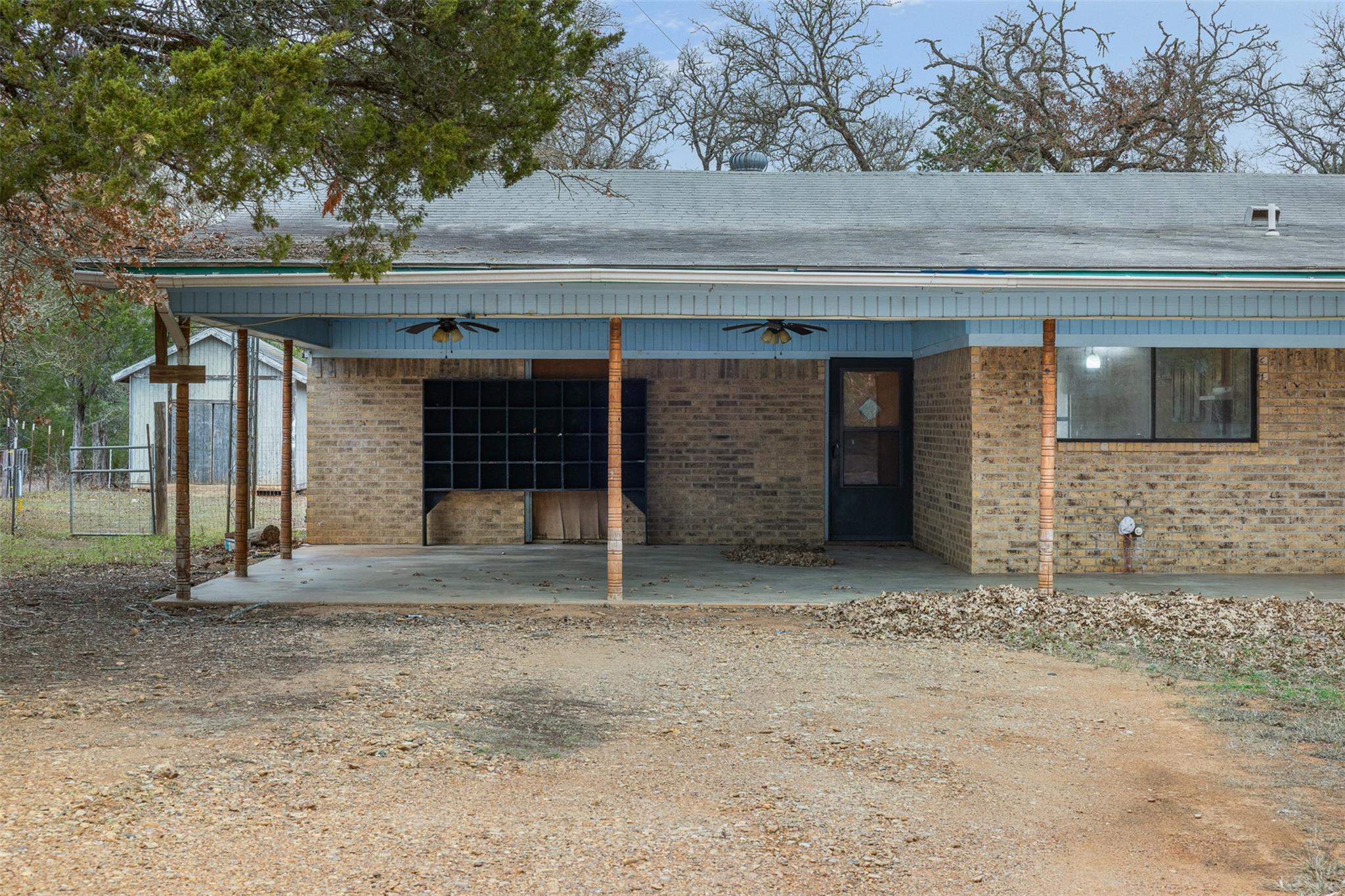 150 Turner Ln, Paige, TX 78659