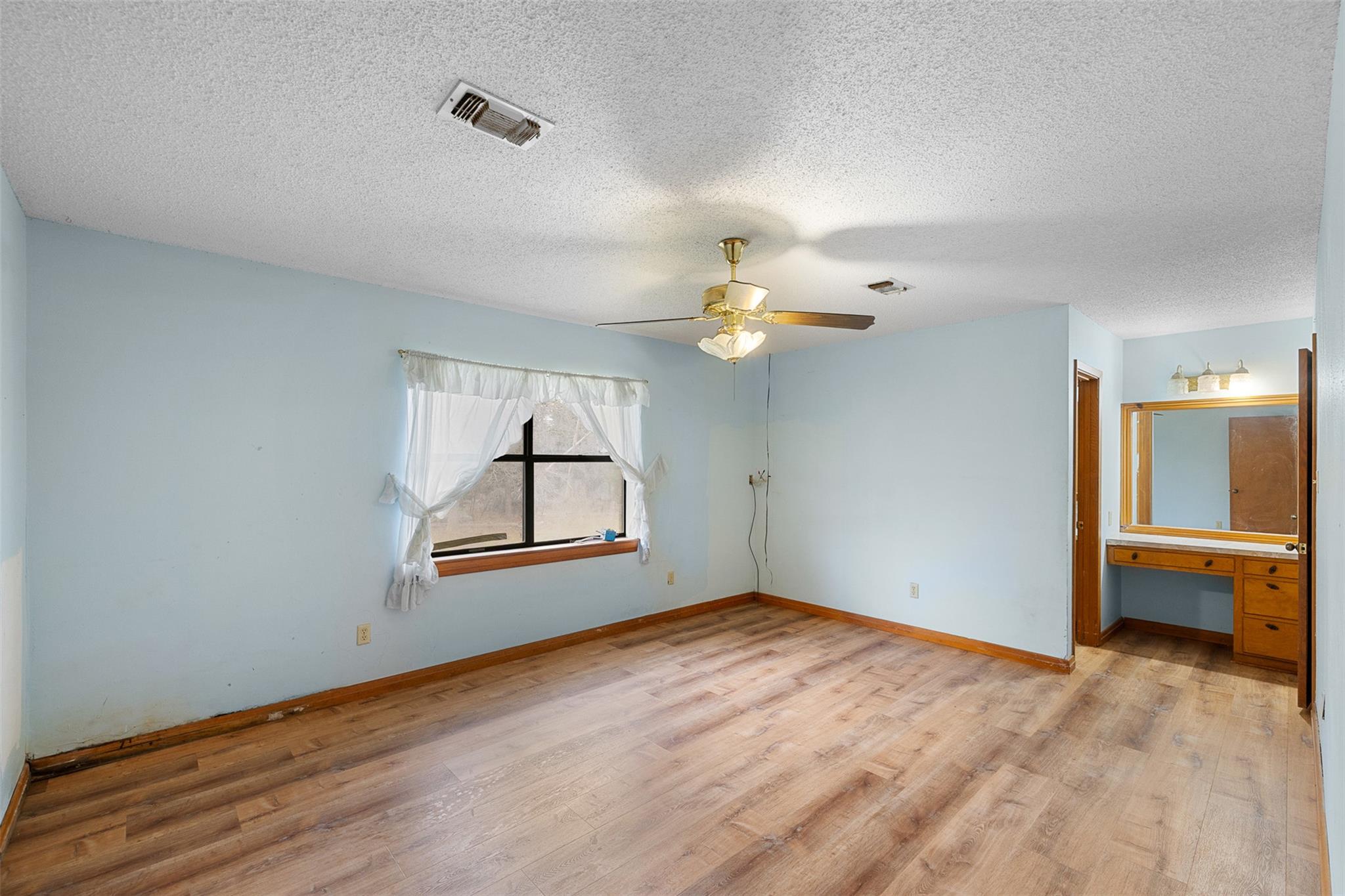 150 Turner Ln, Paige, TX 78659