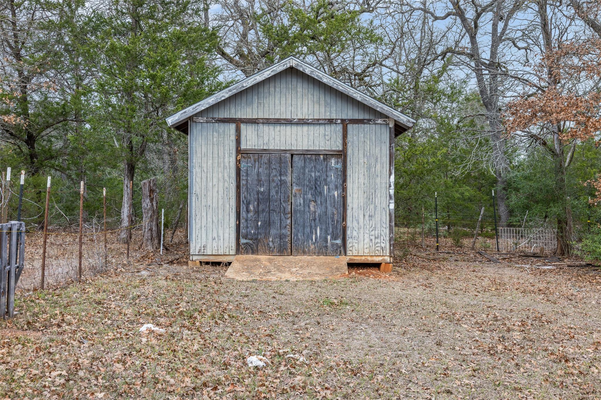 150 Turner Ln, Paige, TX 78659