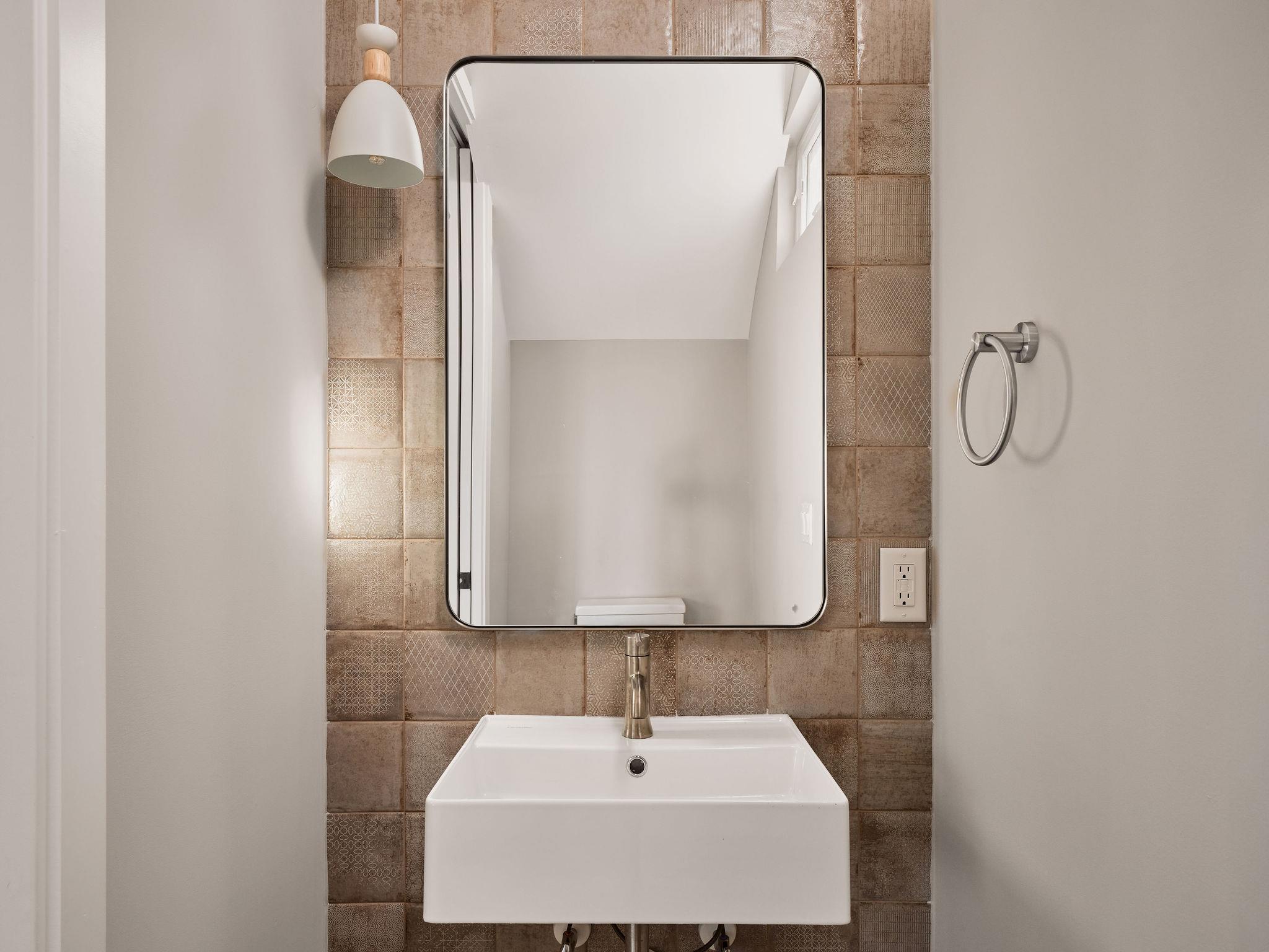 3209 Dolphin Dr # 2, Austin, TX 78704