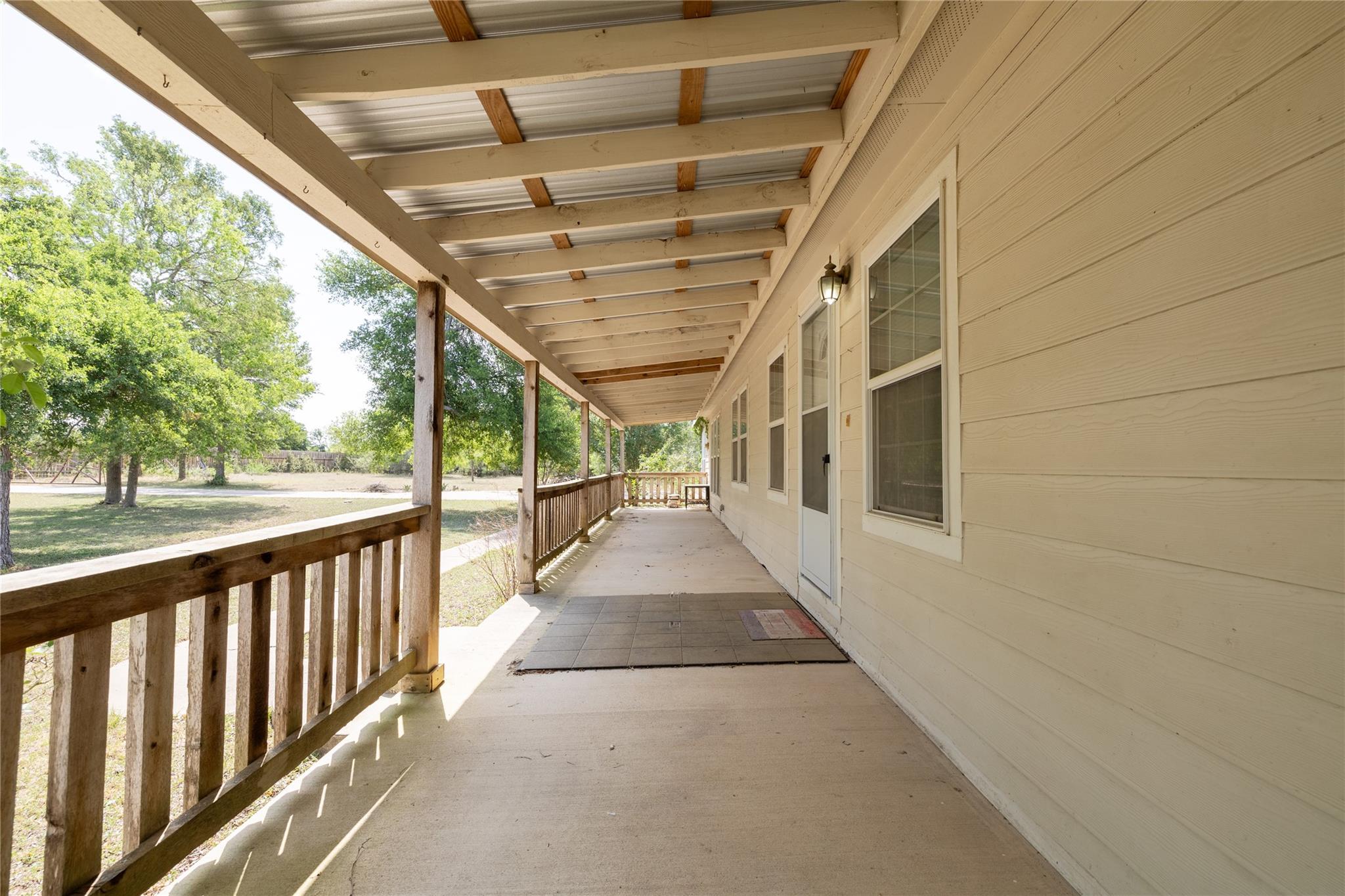 1400 Seminole Trl, Dale, TX 78616