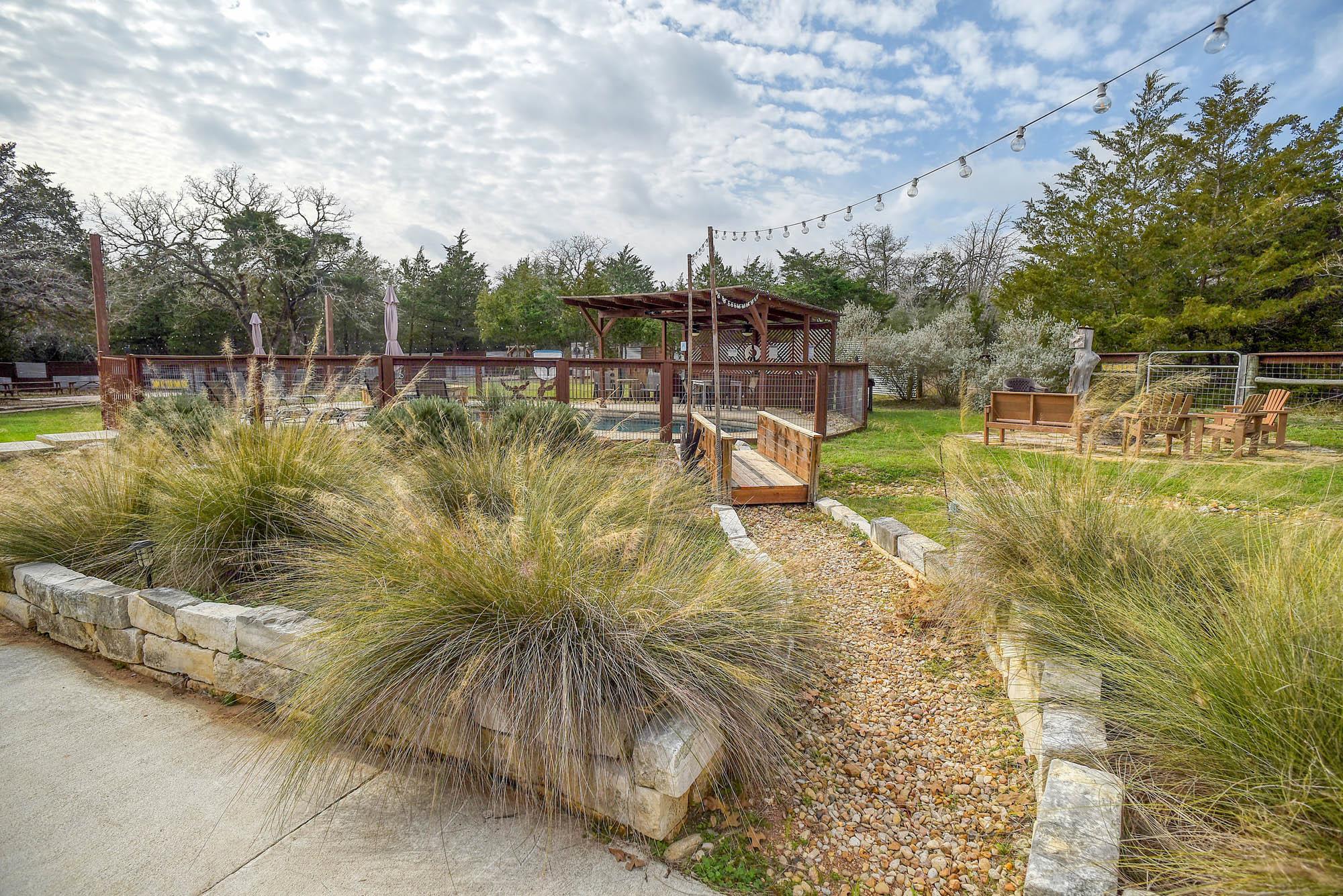 418 Vyvjala Rd, Smithville, TX 78957