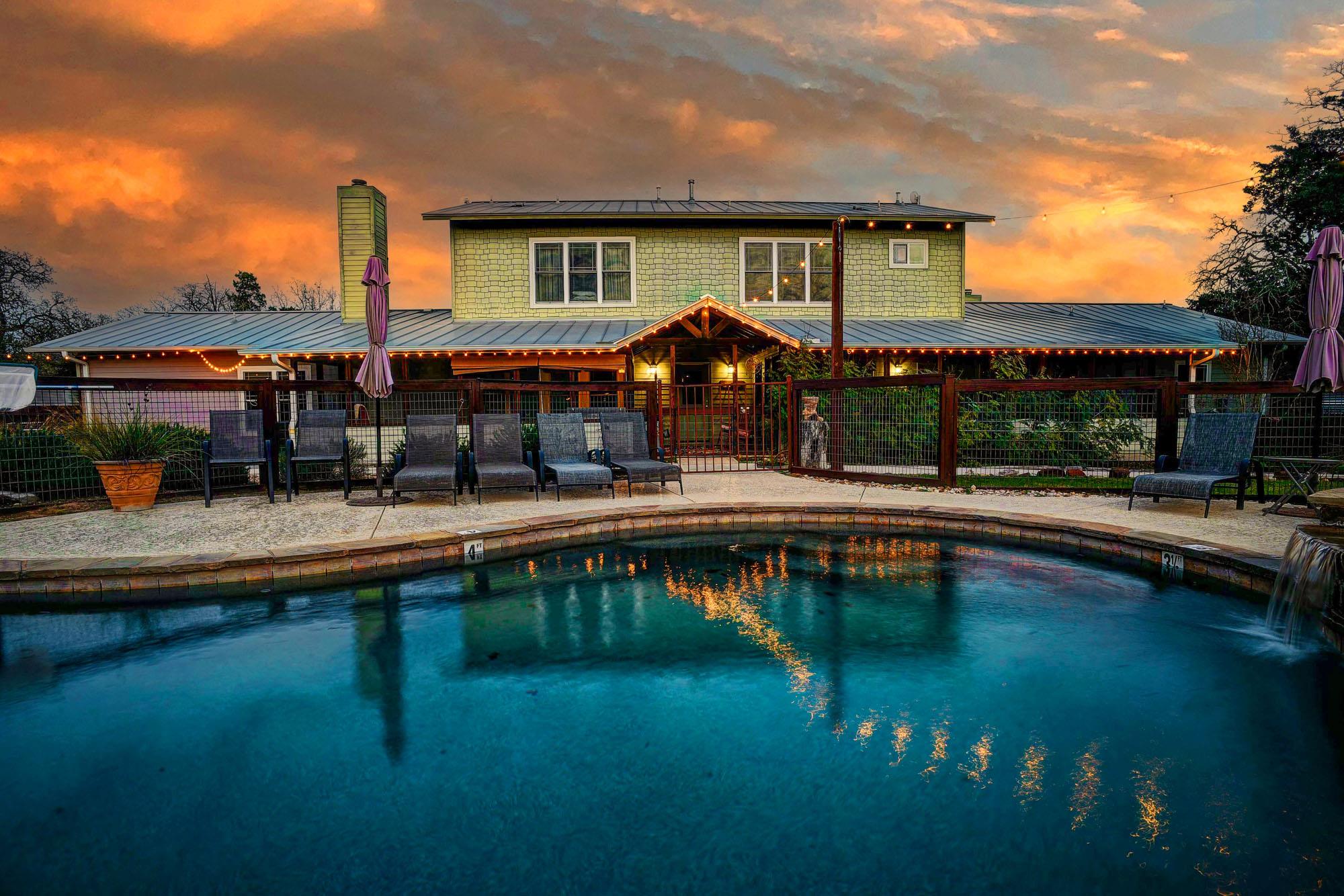 418 Vyvjala Rd, Smithville, TX 78957