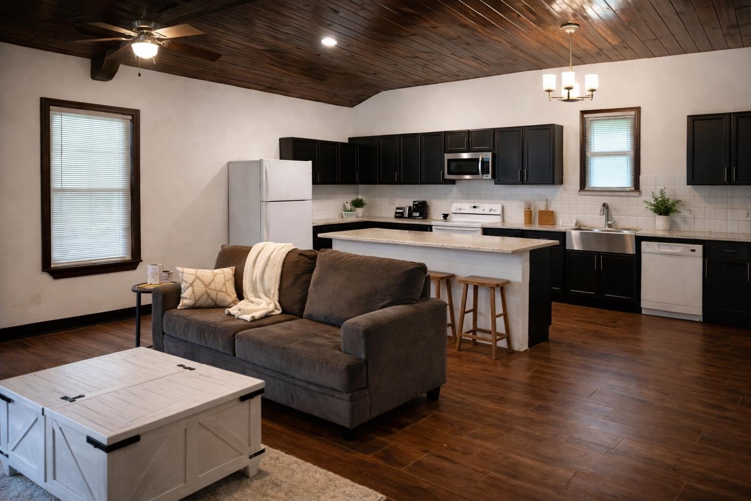 991 Kovar Rd # D, Flatonia, TX 78941