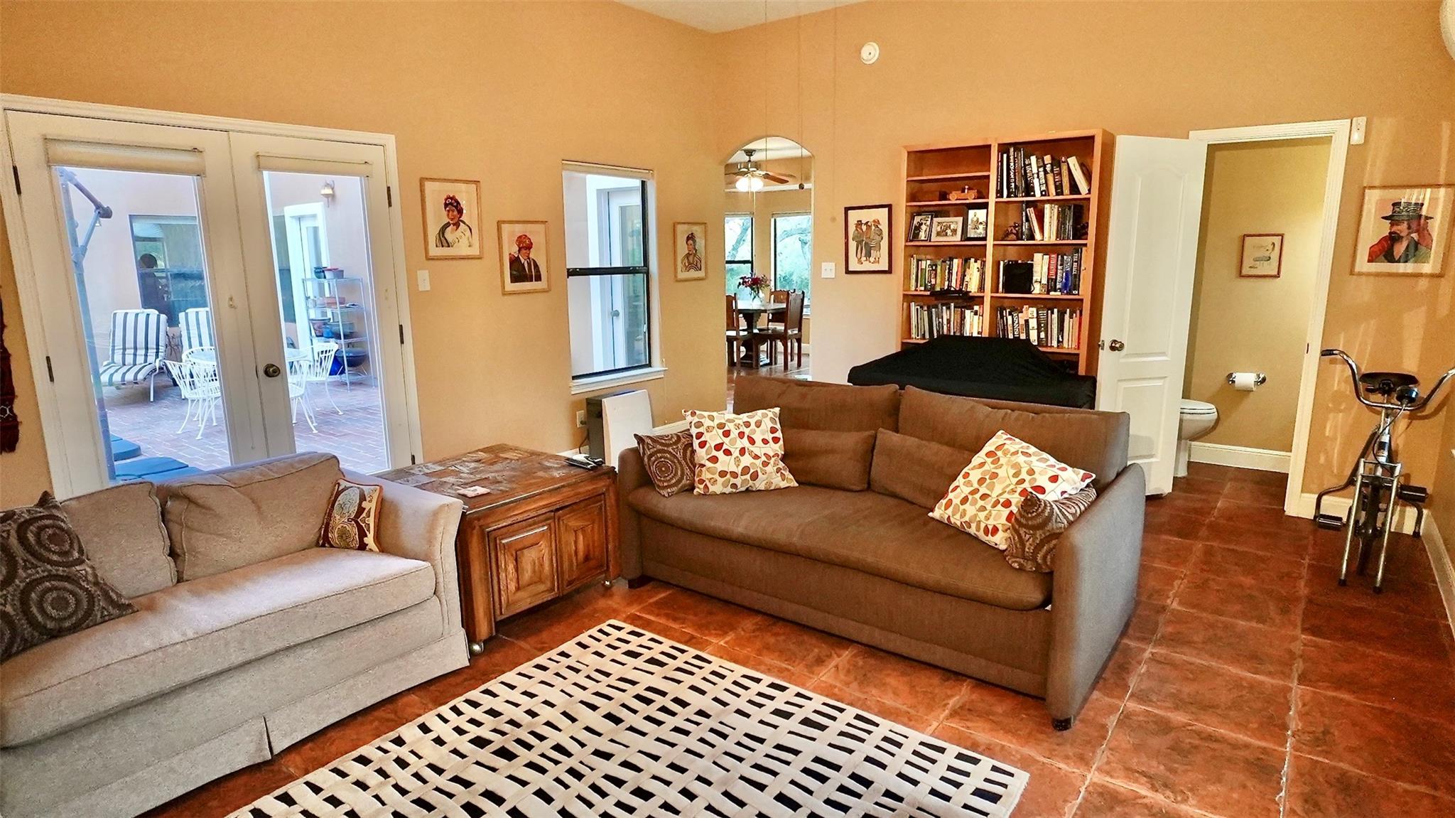 450 Windmill Oaks Dr, Wimberley, TX 78676