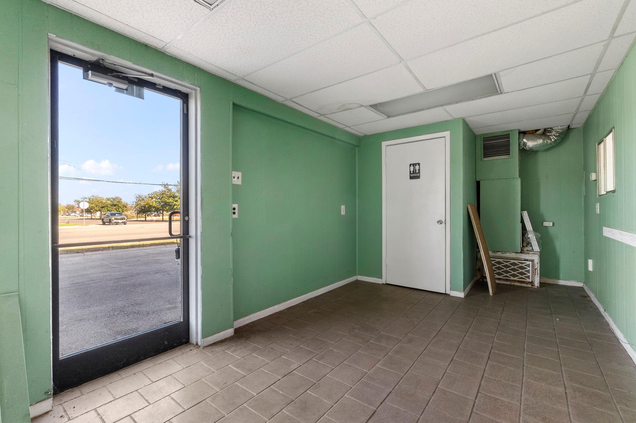 290 Wonder World Dr, San Marcos, TX 78666