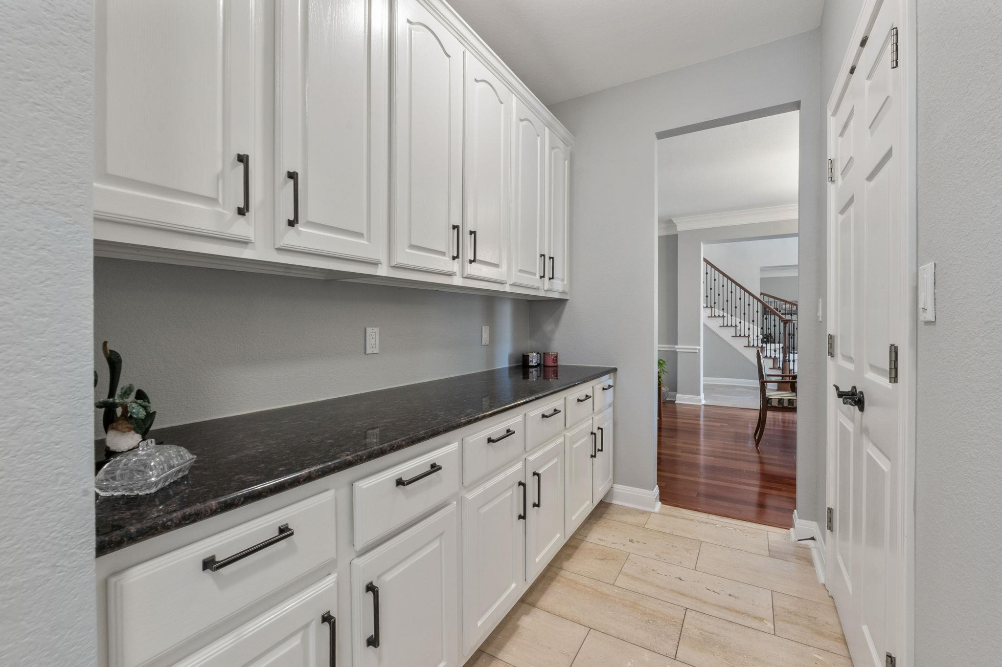 2147 Hilton Head Dr, Round Rock, TX 78664