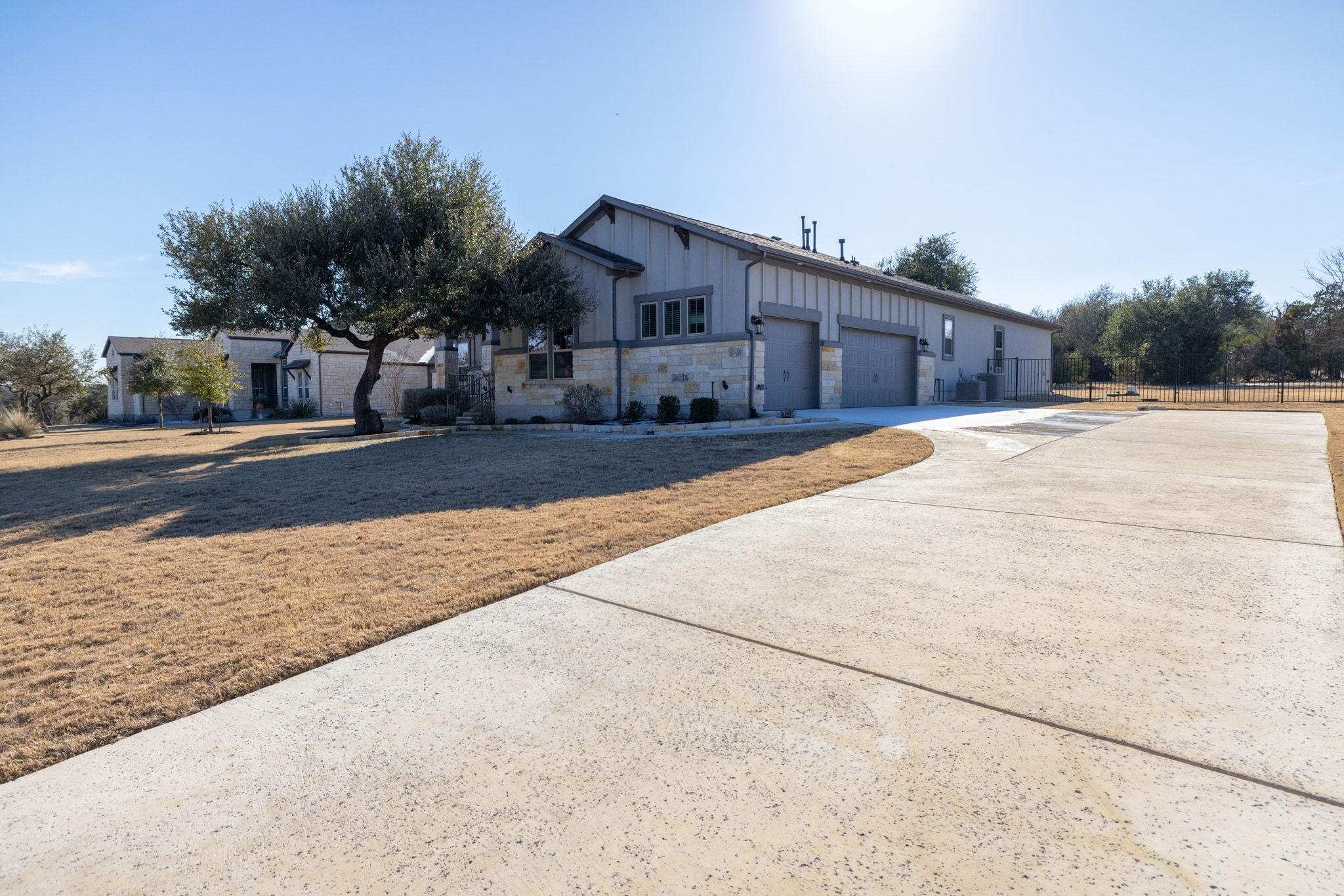 805 Gipper Ln, Leander, TX 78641