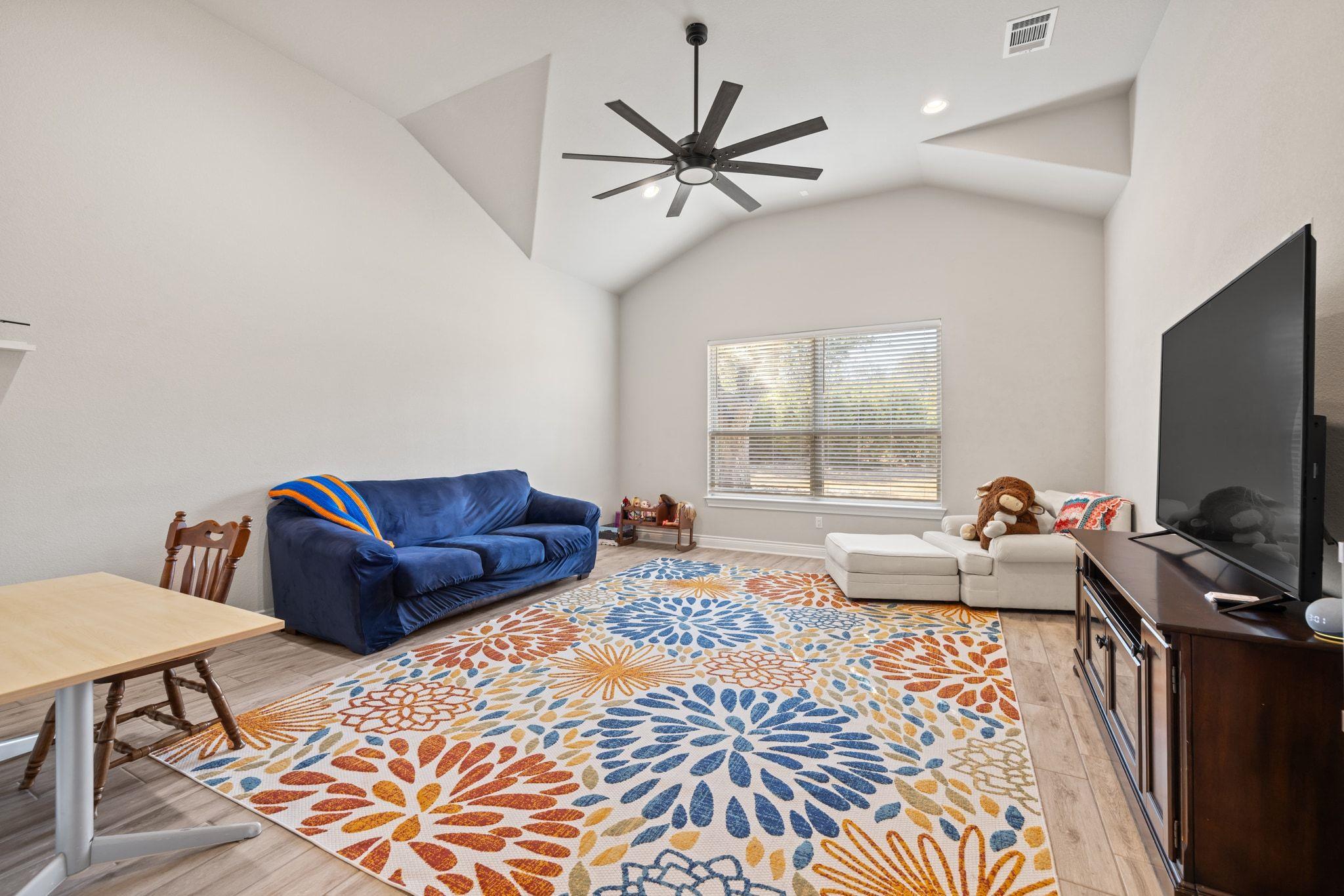 805 Gipper Ln, Leander, TX 78641