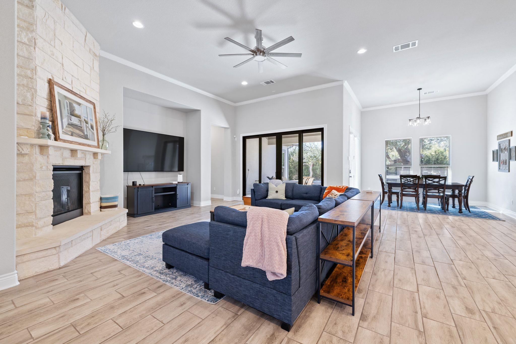 805 Gipper Ln, Leander, TX 78641