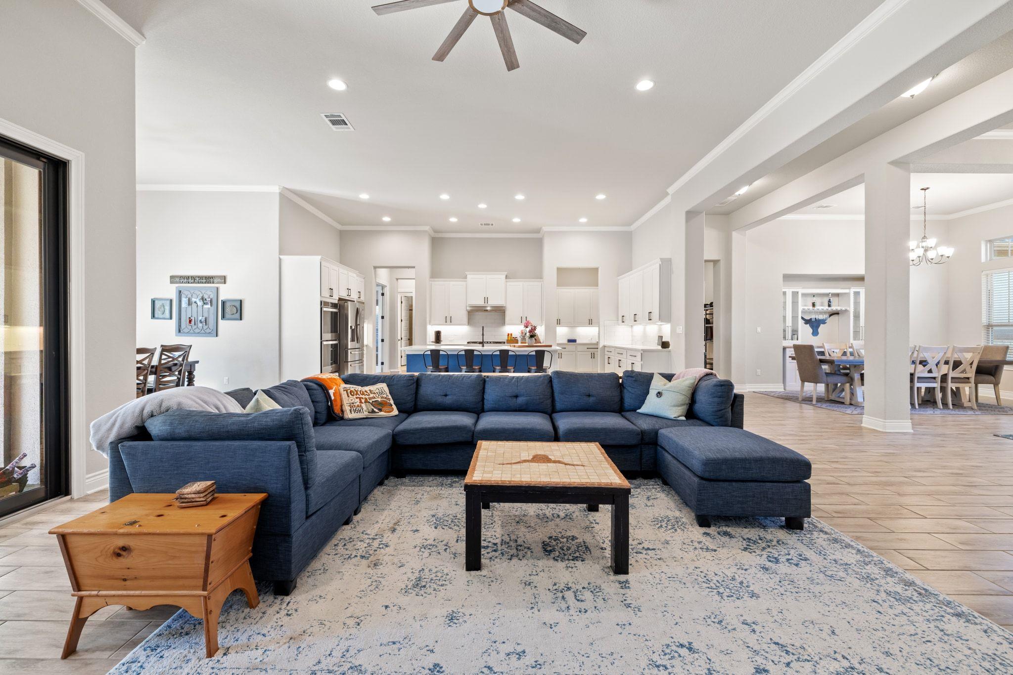 805 Gipper Ln, Leander, TX 78641