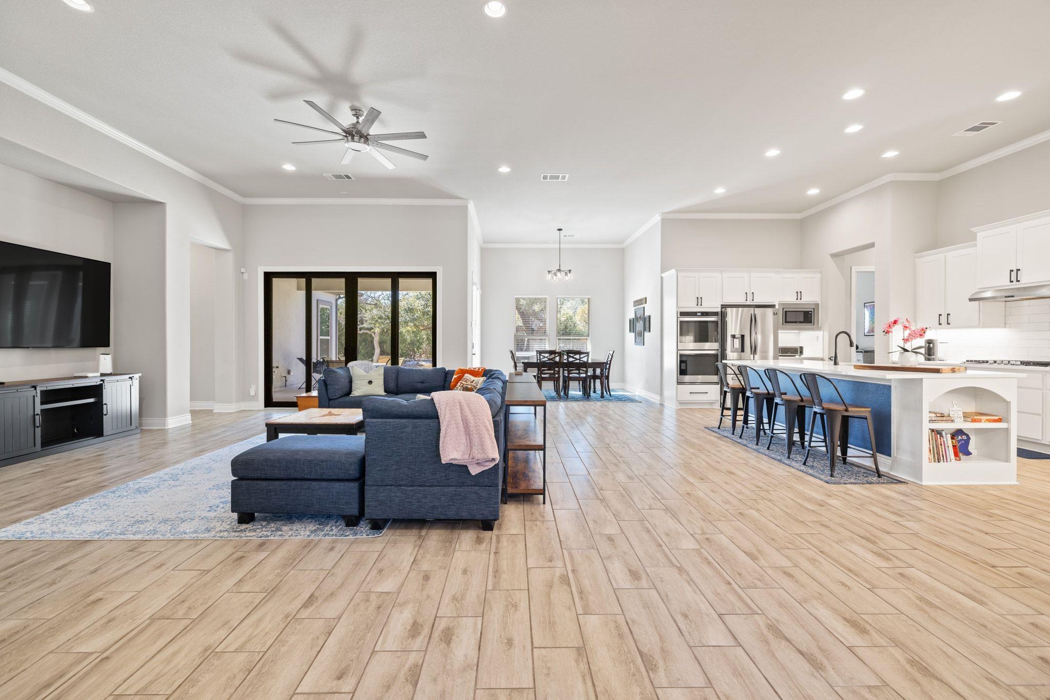 805 Gipper Ln, Leander, TX 78641