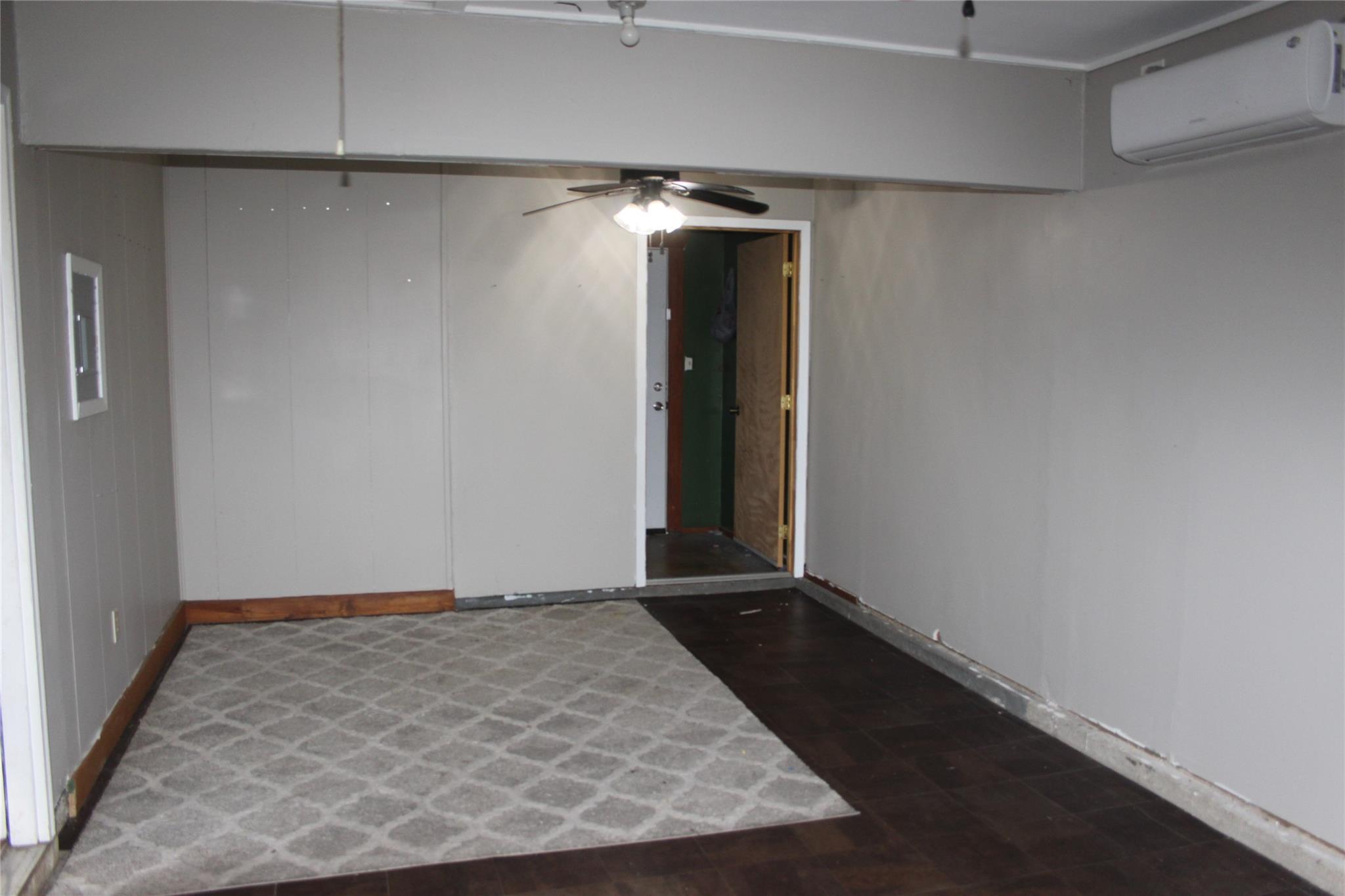 1504 Lakeview Dr, Lockhart, TX 78644