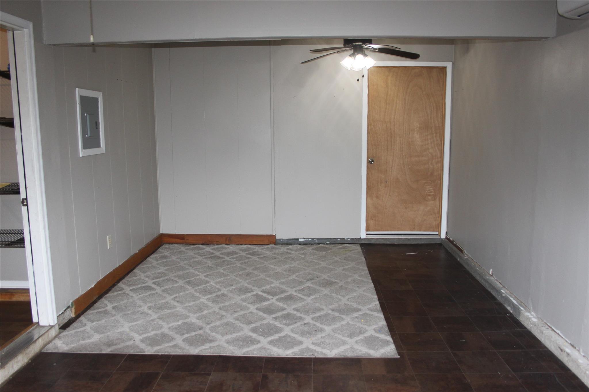 1504 Lakeview Dr, Lockhart, TX 78644