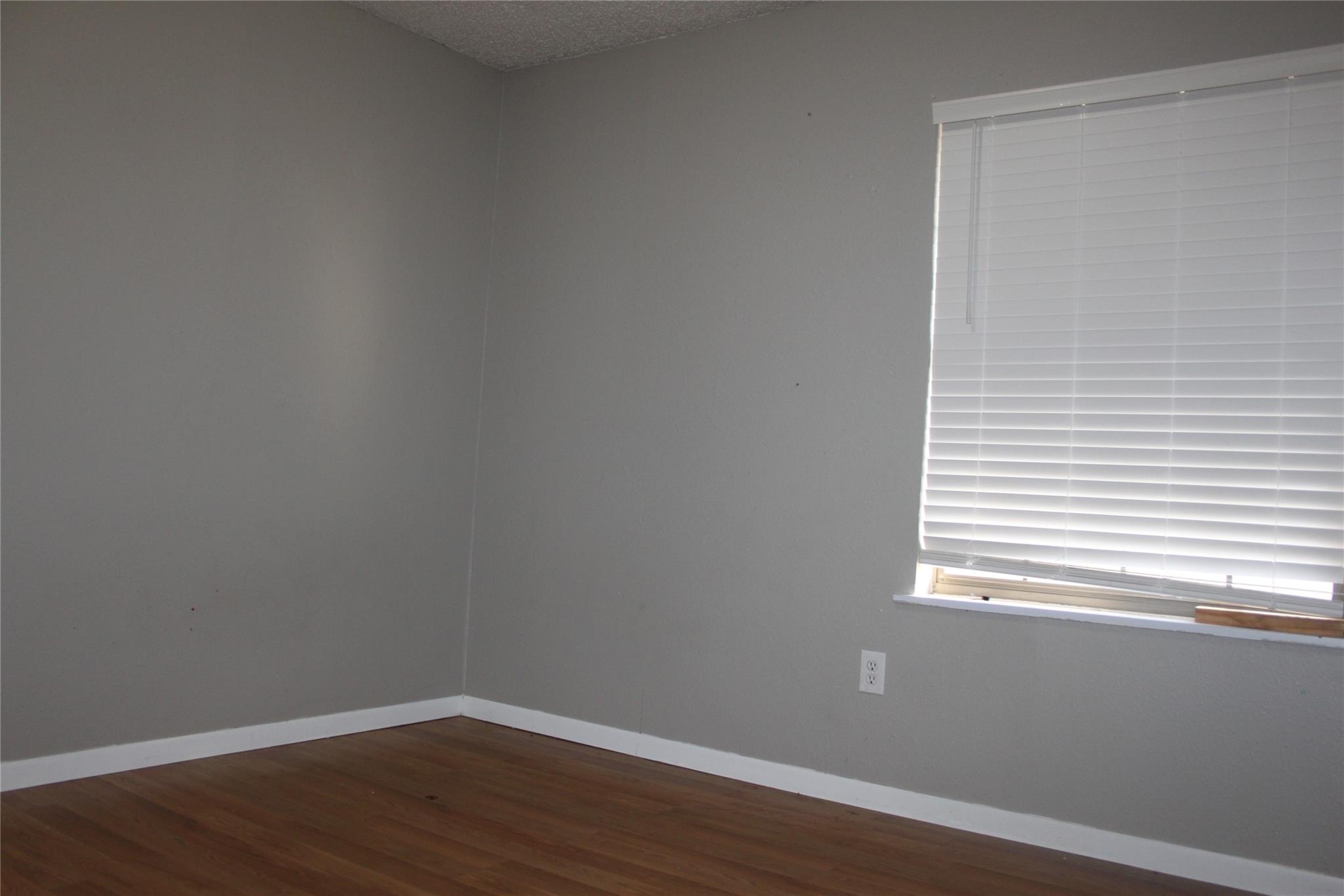 1504 Lakeview Dr, Lockhart, TX 78644