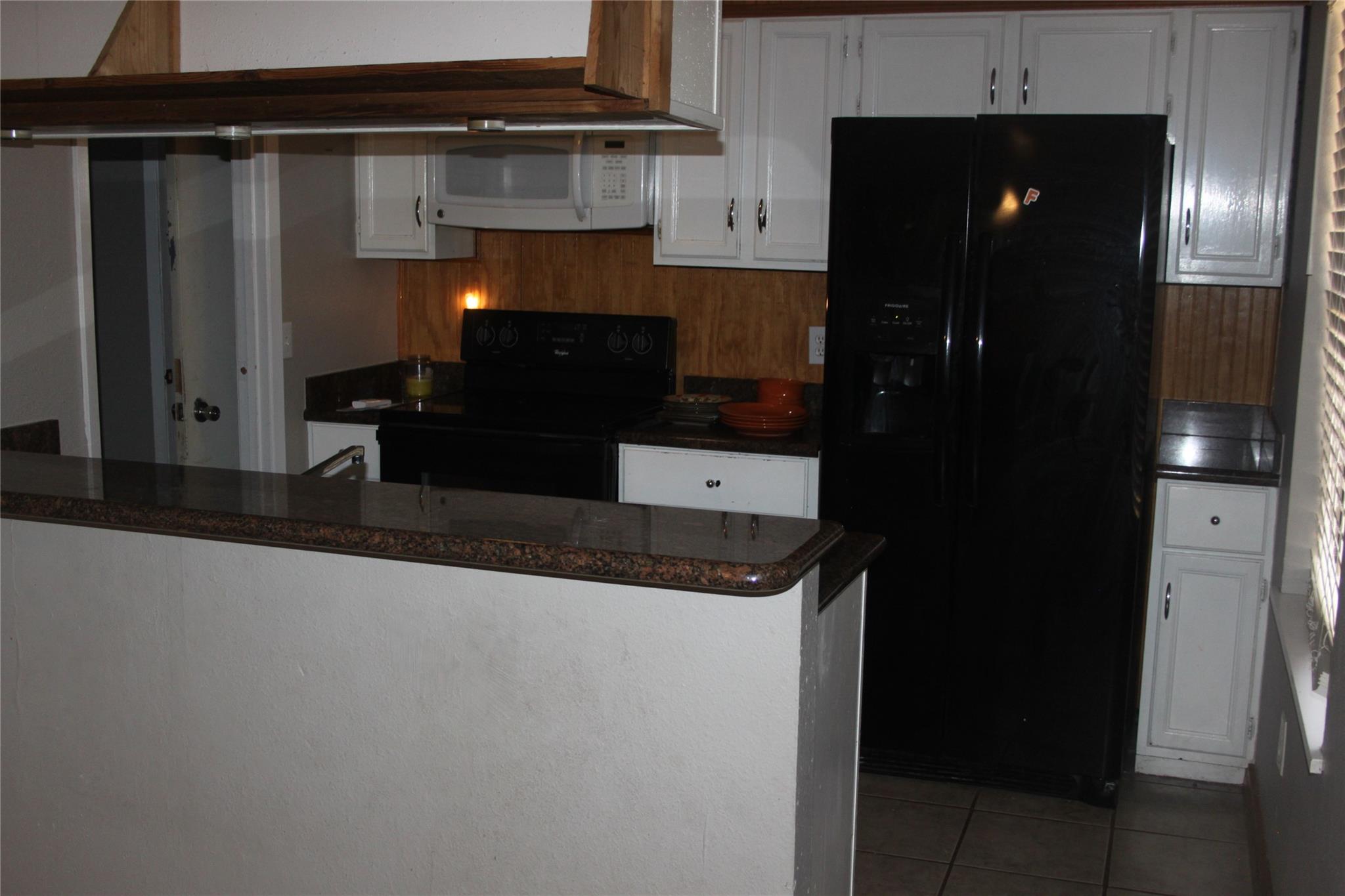 1504 Lakeview Dr, Lockhart, TX 78644