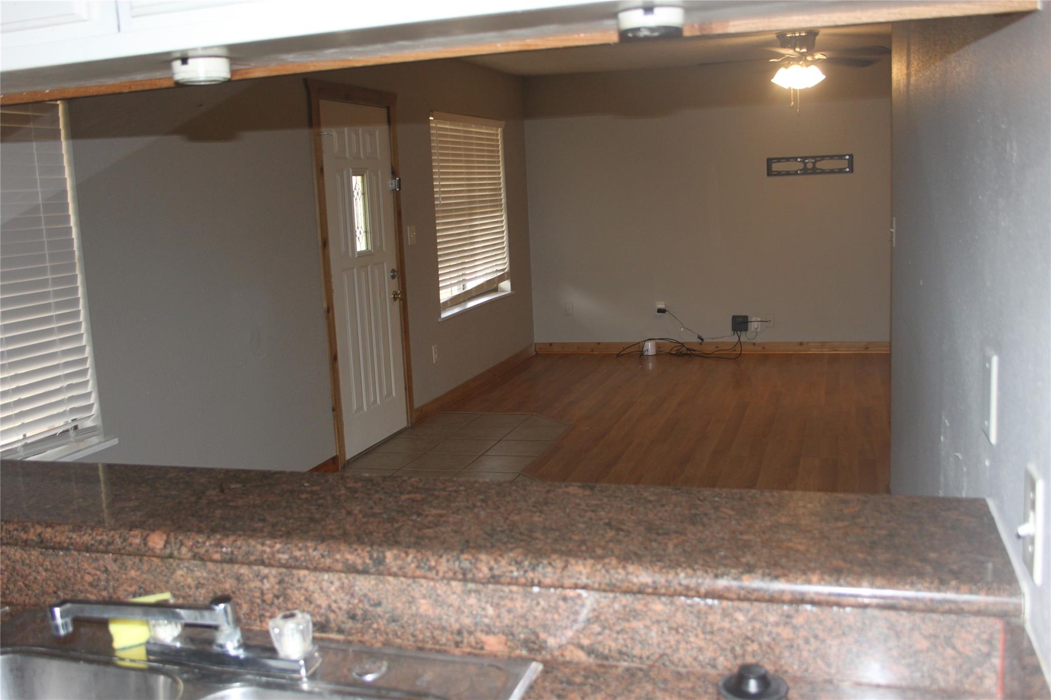 1504 Lakeview Dr, Lockhart, TX 78644