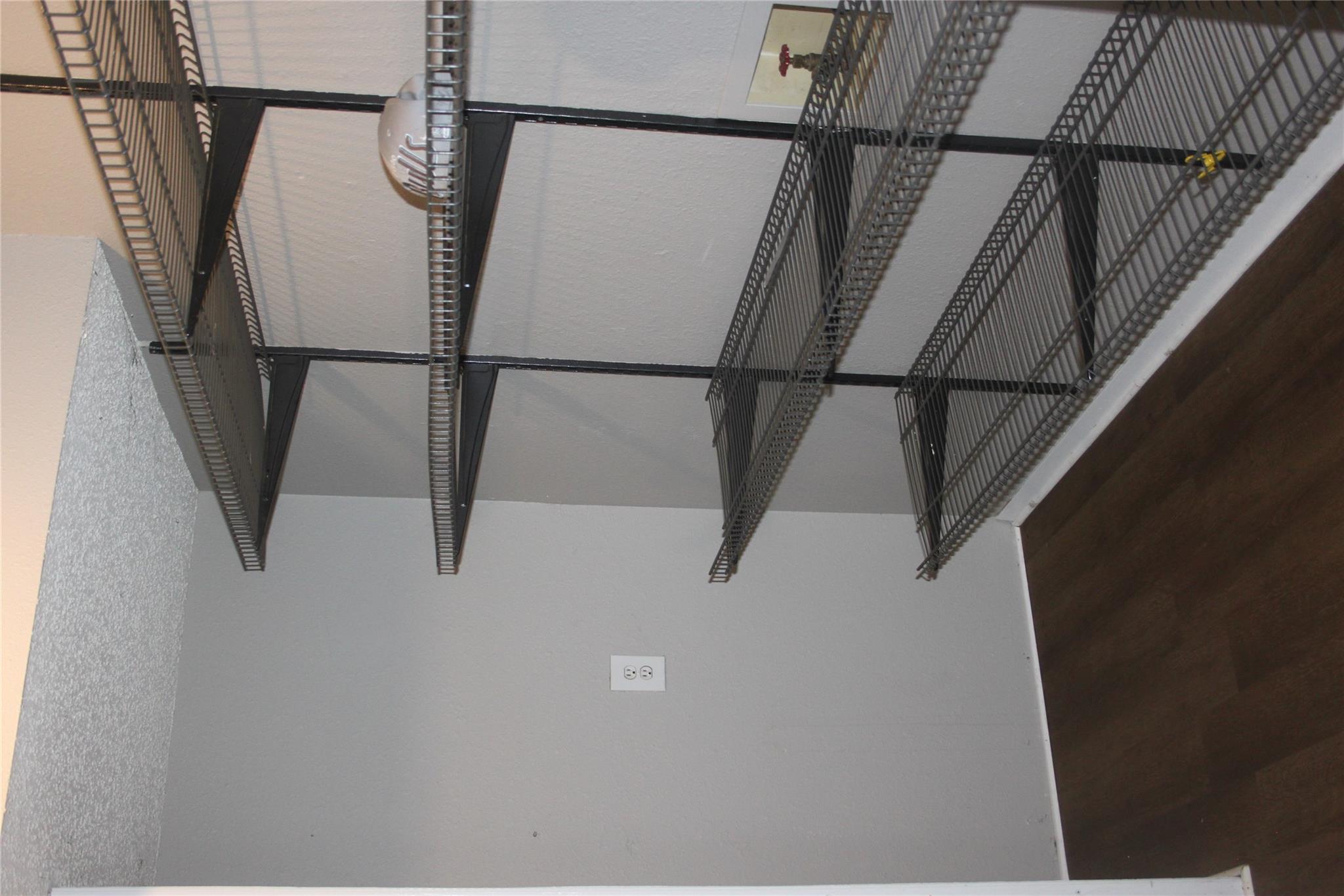 1504 Lakeview Dr, Lockhart, TX 78644