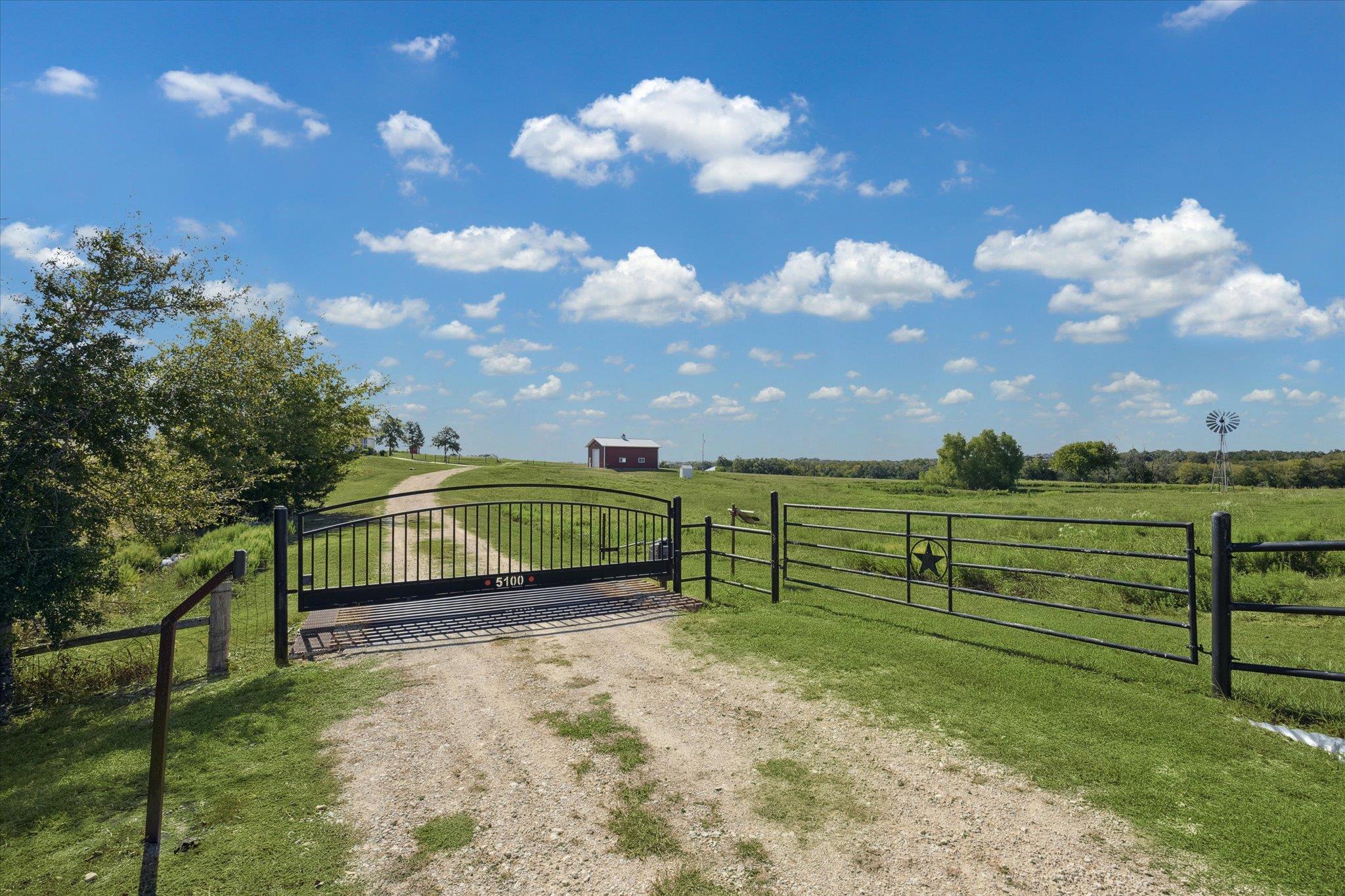 5100 Jaeger Rd, Burton, TX 77835