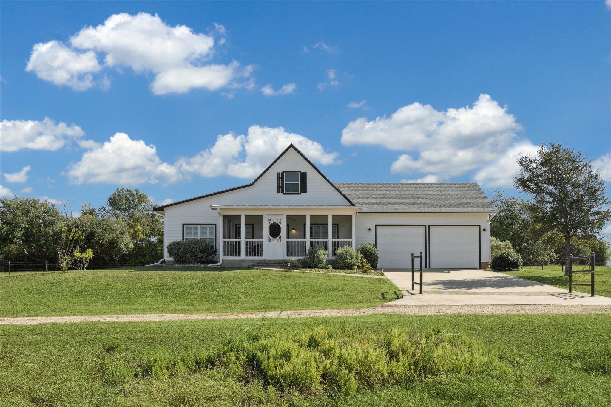 5100 Jaeger Rd, Burton, TX 77835