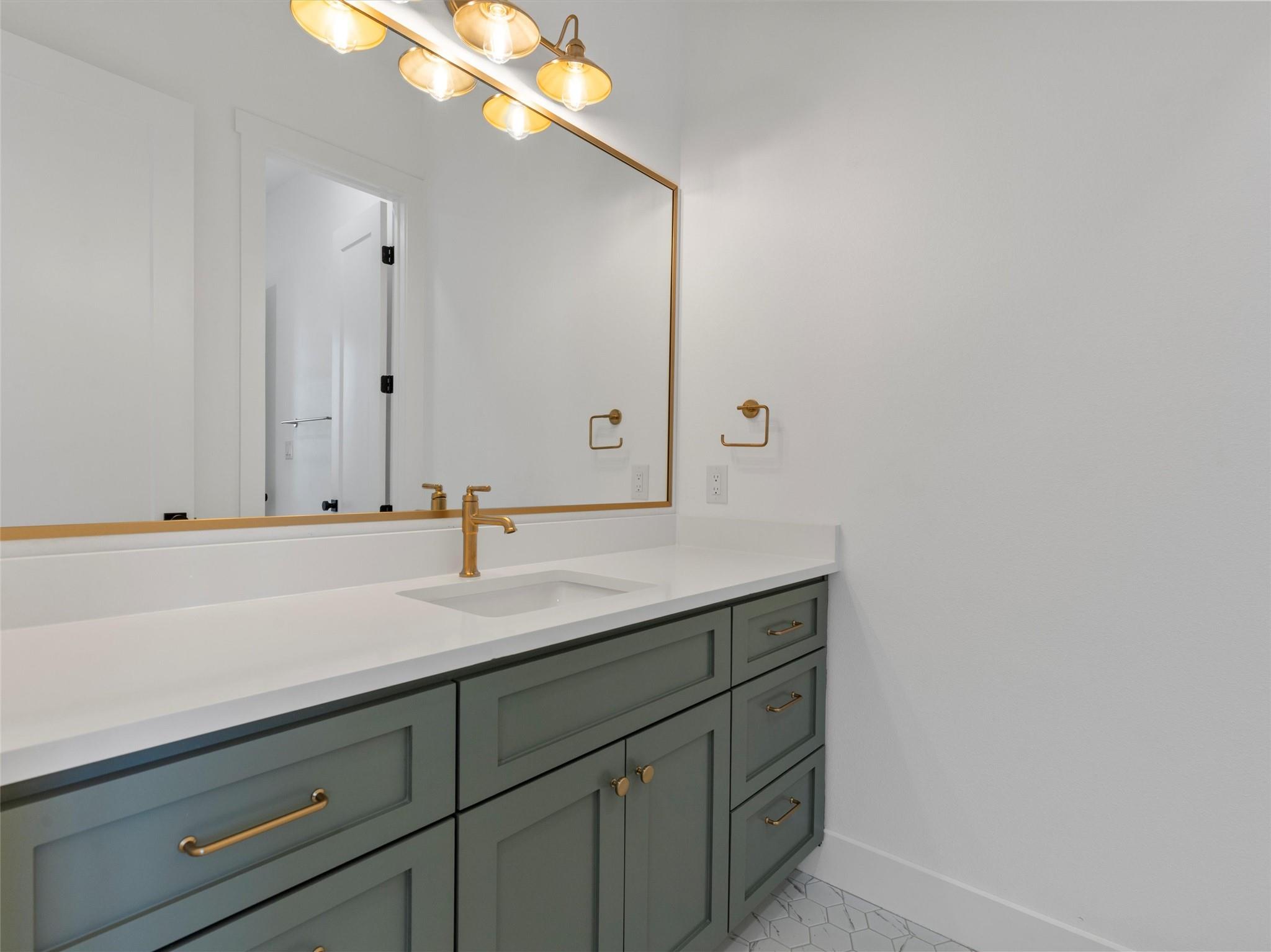 131 Hydrangea Dr, Smithville, TX 78957