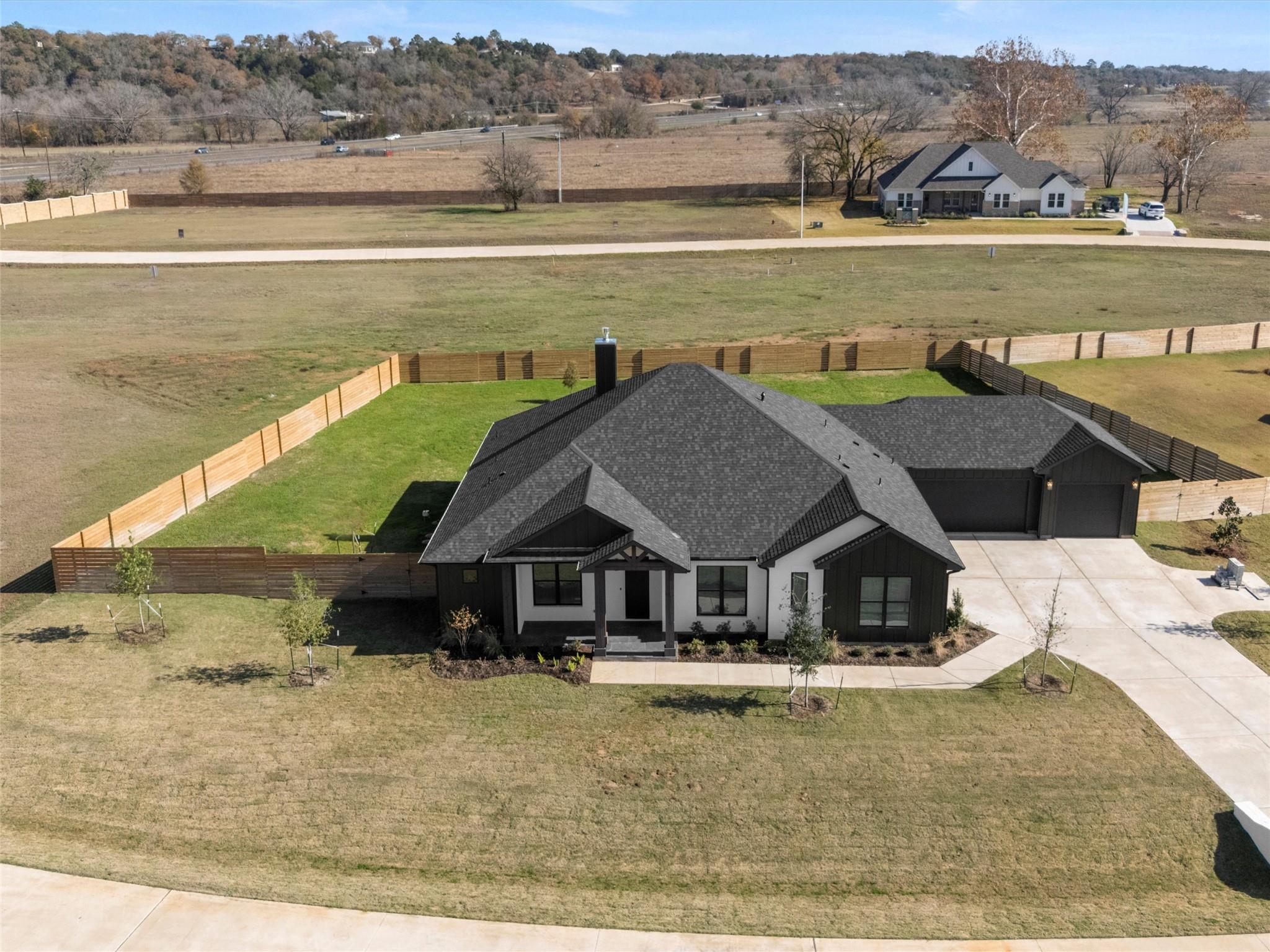 131 Hydrangea Dr, Smithville, TX 78957