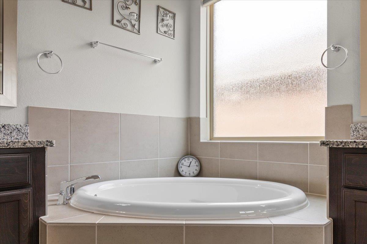 1800 Erie Dr, Leander, TX 78641