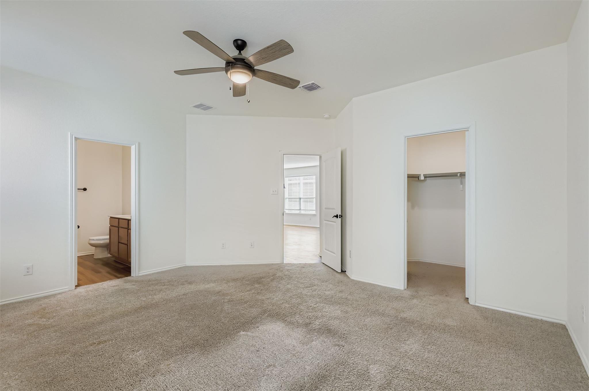 140 Outlaw Dr, Jarrell, TX 76537