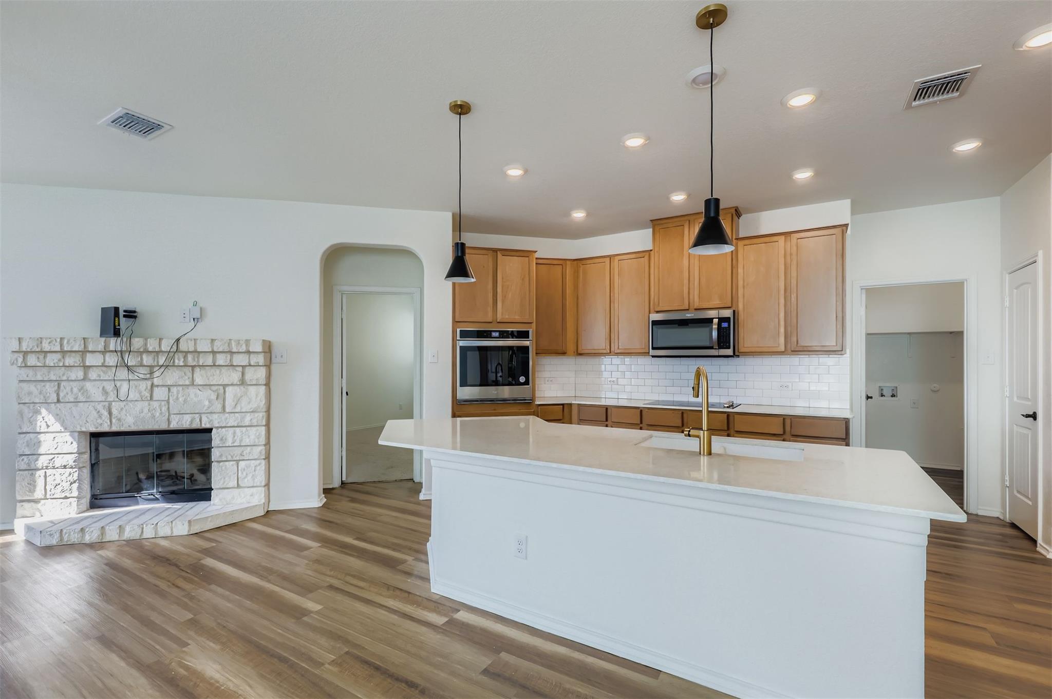 140 Outlaw Dr, Jarrell, TX 76537